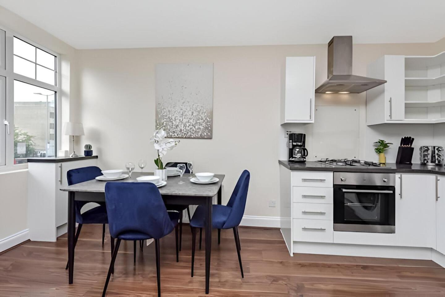 Lovely Family Flat With Excellent Transport Links * Londra