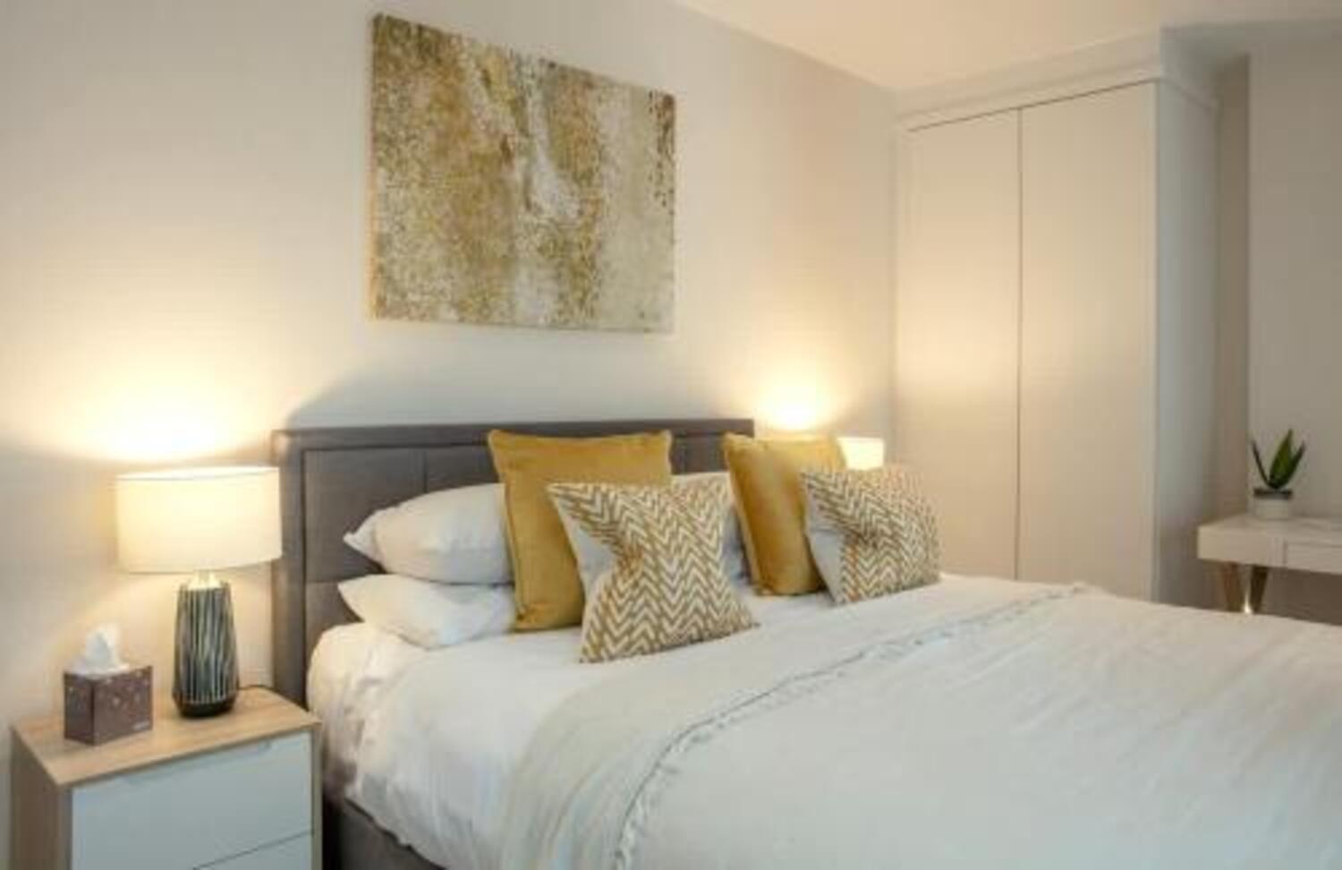 Westminster 2 Bed 2 Bath * Londen