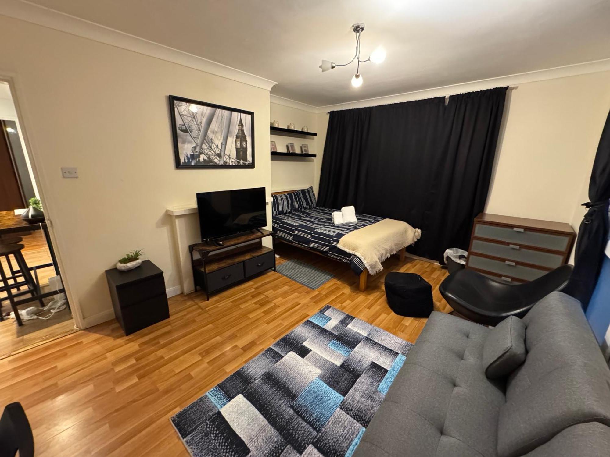 Apartment Huge And Affordable 3 Bedroom Flat In Hammersmith For 7 People With Welcome Breakfast