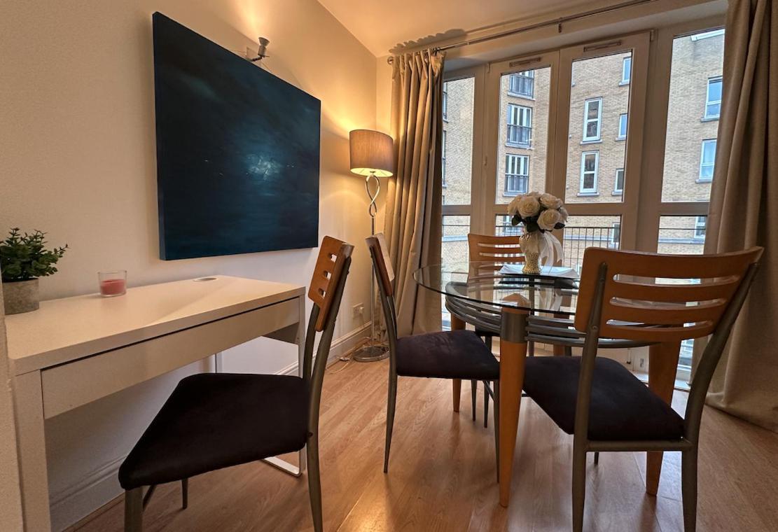 Superb Business Travellers Tower Of Apartment London