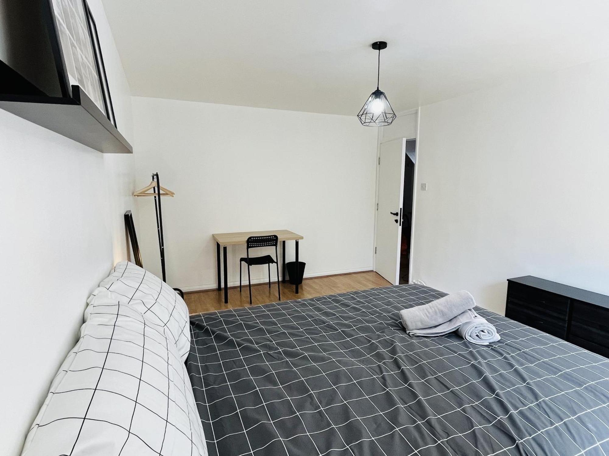1 Double In 4 Bed Flatshare Privatunterkunft