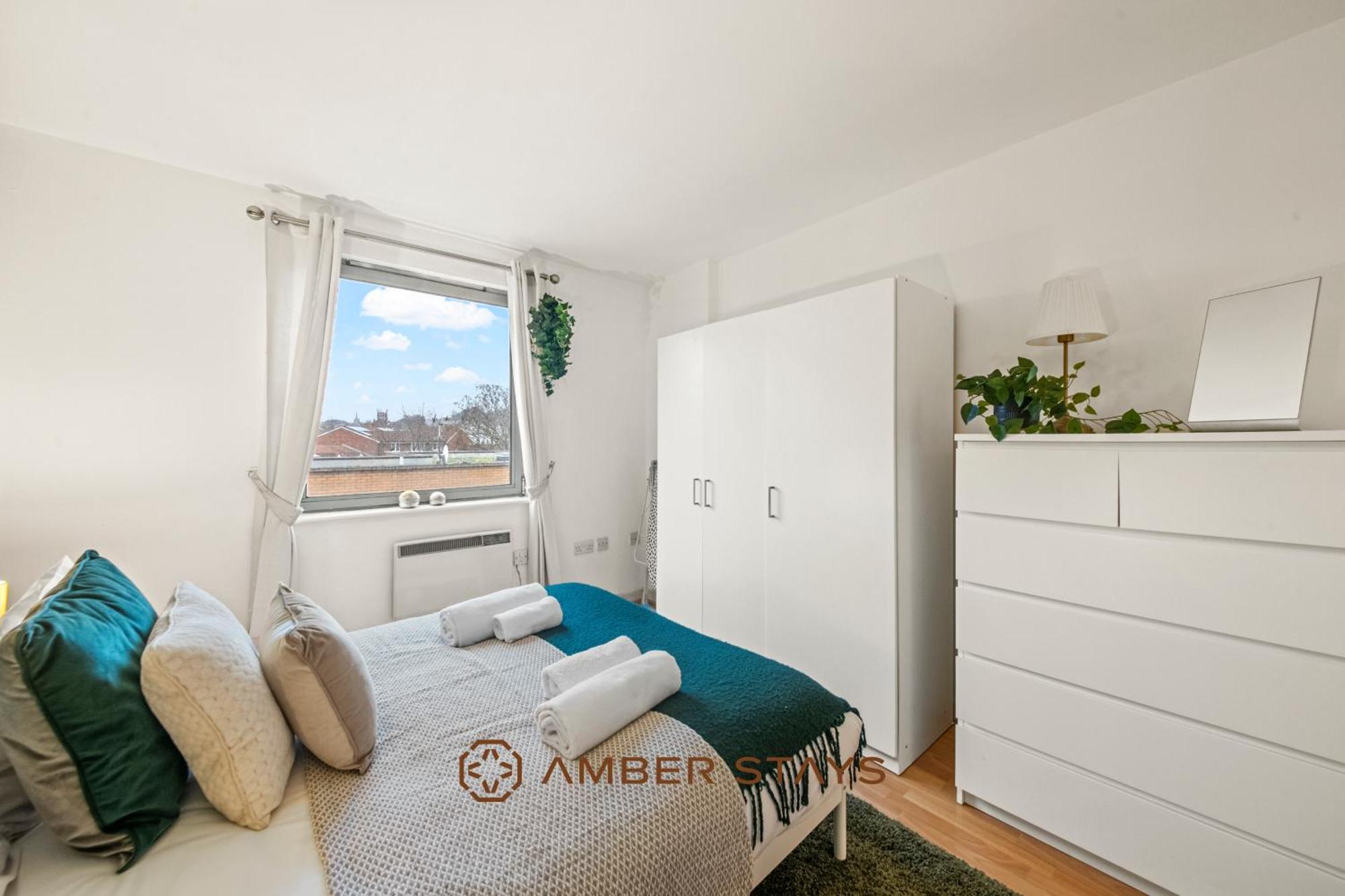 Apartment Modern 2 Bed In Greenwich, Perfect For Business & Contractors With Free Parking *