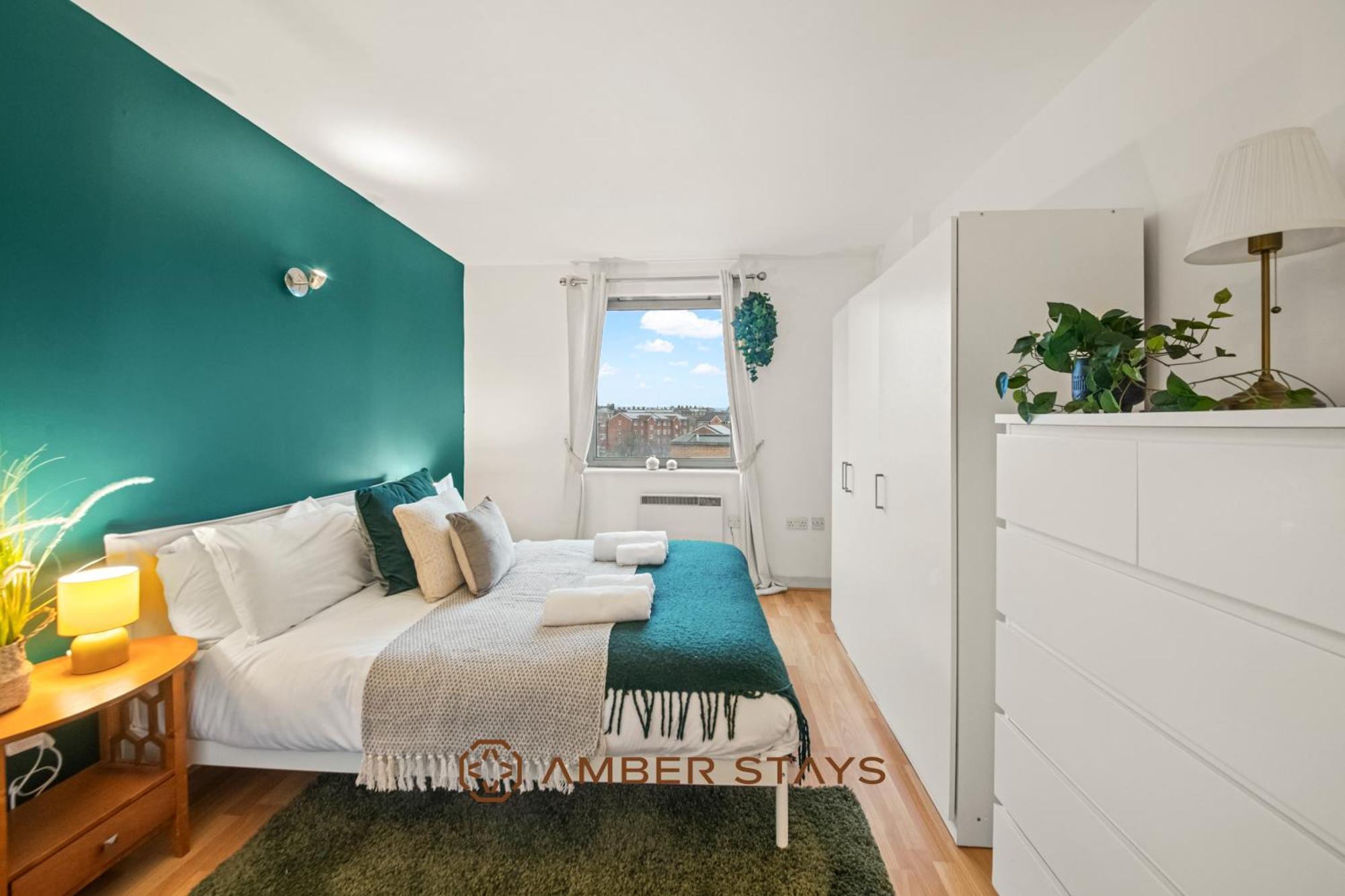 Modern 2 Bed In Greenwich, Perfect For Business & Contractors With Free Parking Apartment London