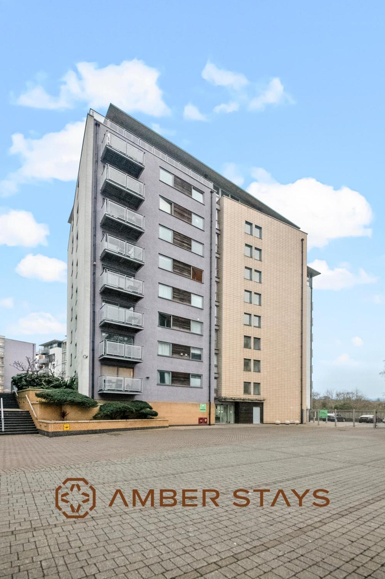 Modern 2 Bed In Greenwich, Perfect For Business & Contractors With Free Parking *