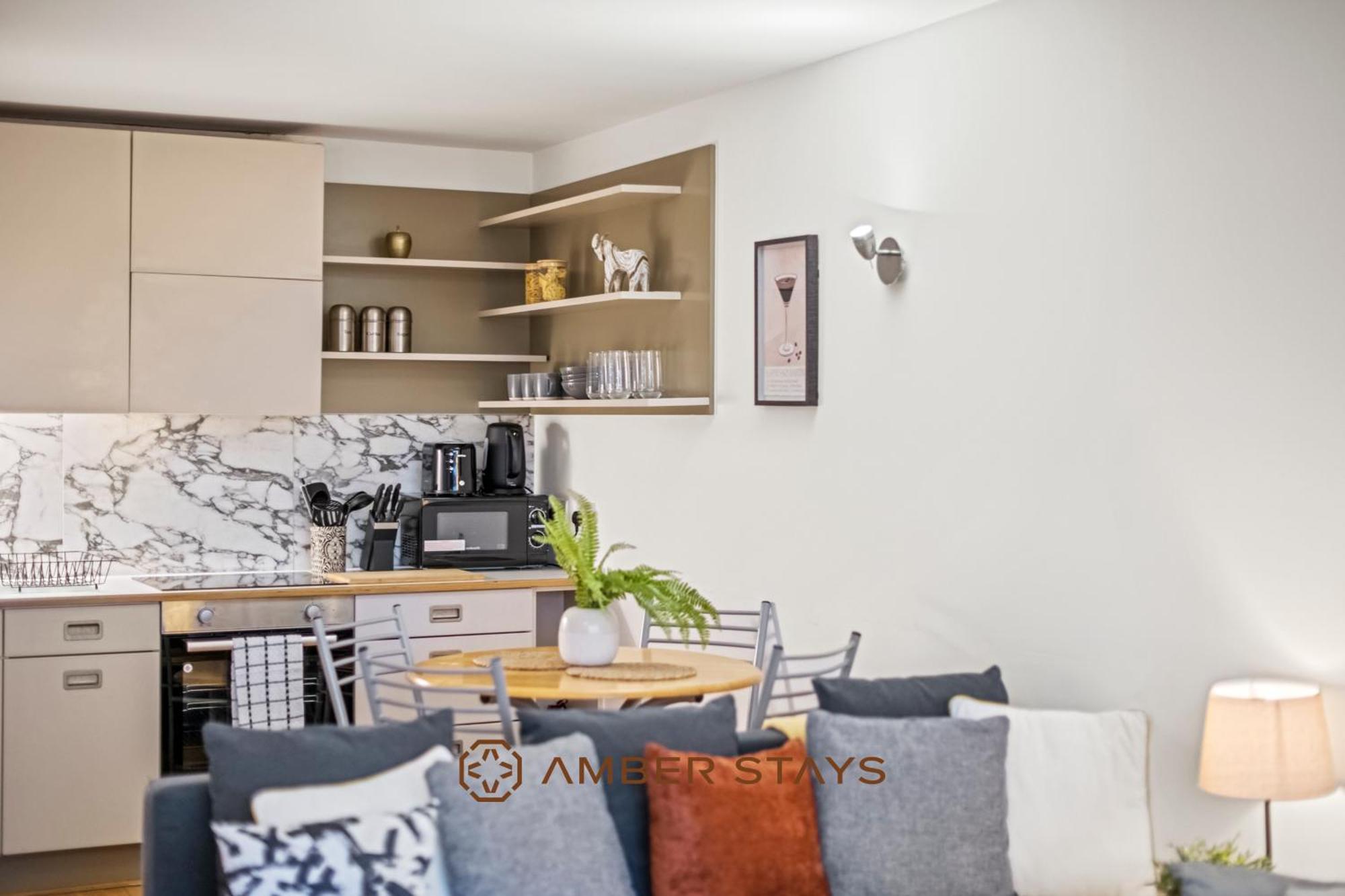 Modern 2 Bed In Greenwich, Perfect For Business & Contractors With Free Parking Apartment