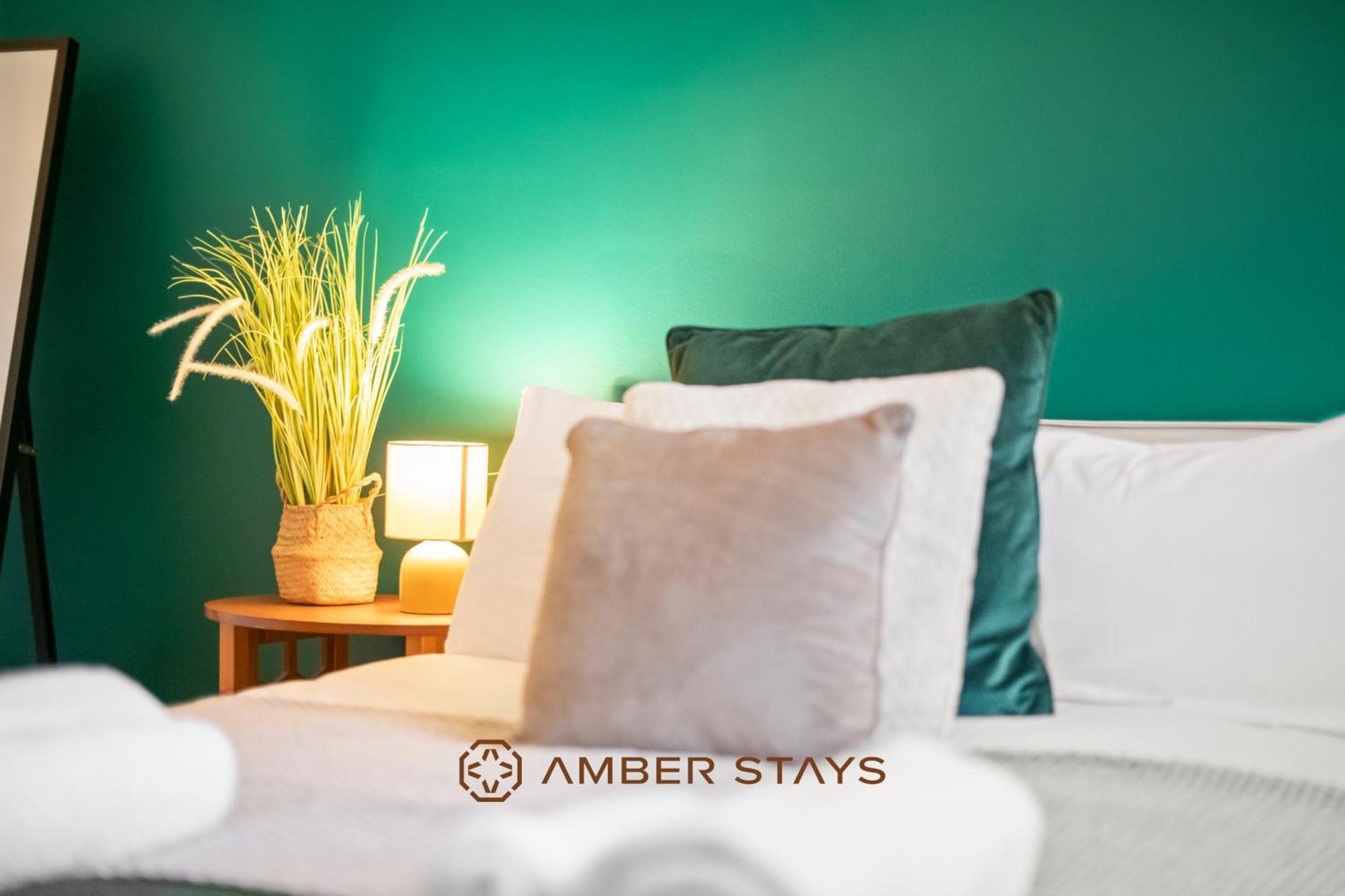 Apartment Modern 2 Bed In Greenwich, Perfect For Business & Contractors With Free Parking *