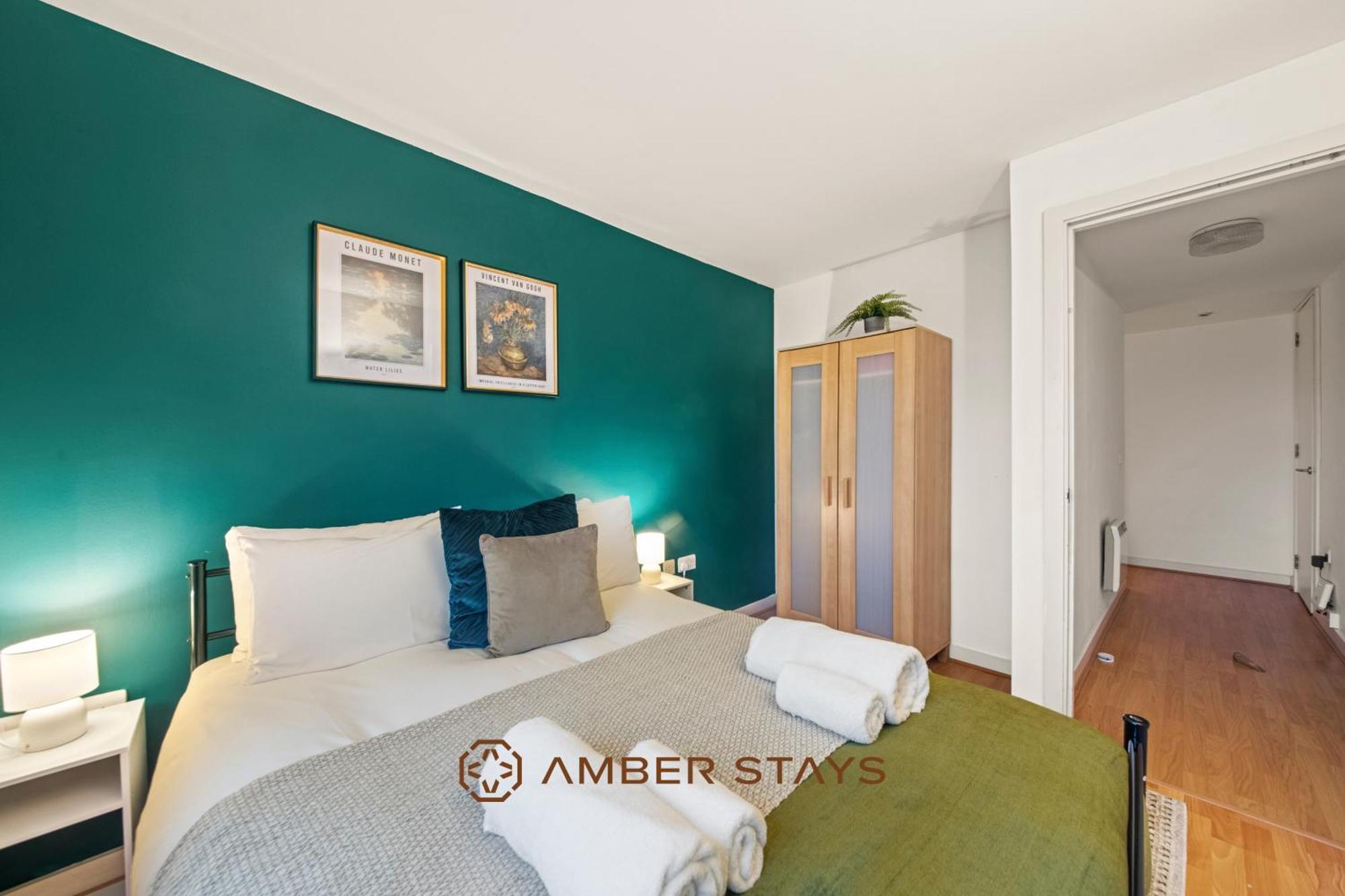 Modern 2 Bed In Greenwich, Perfect For Business & Contractors With Free Parking *