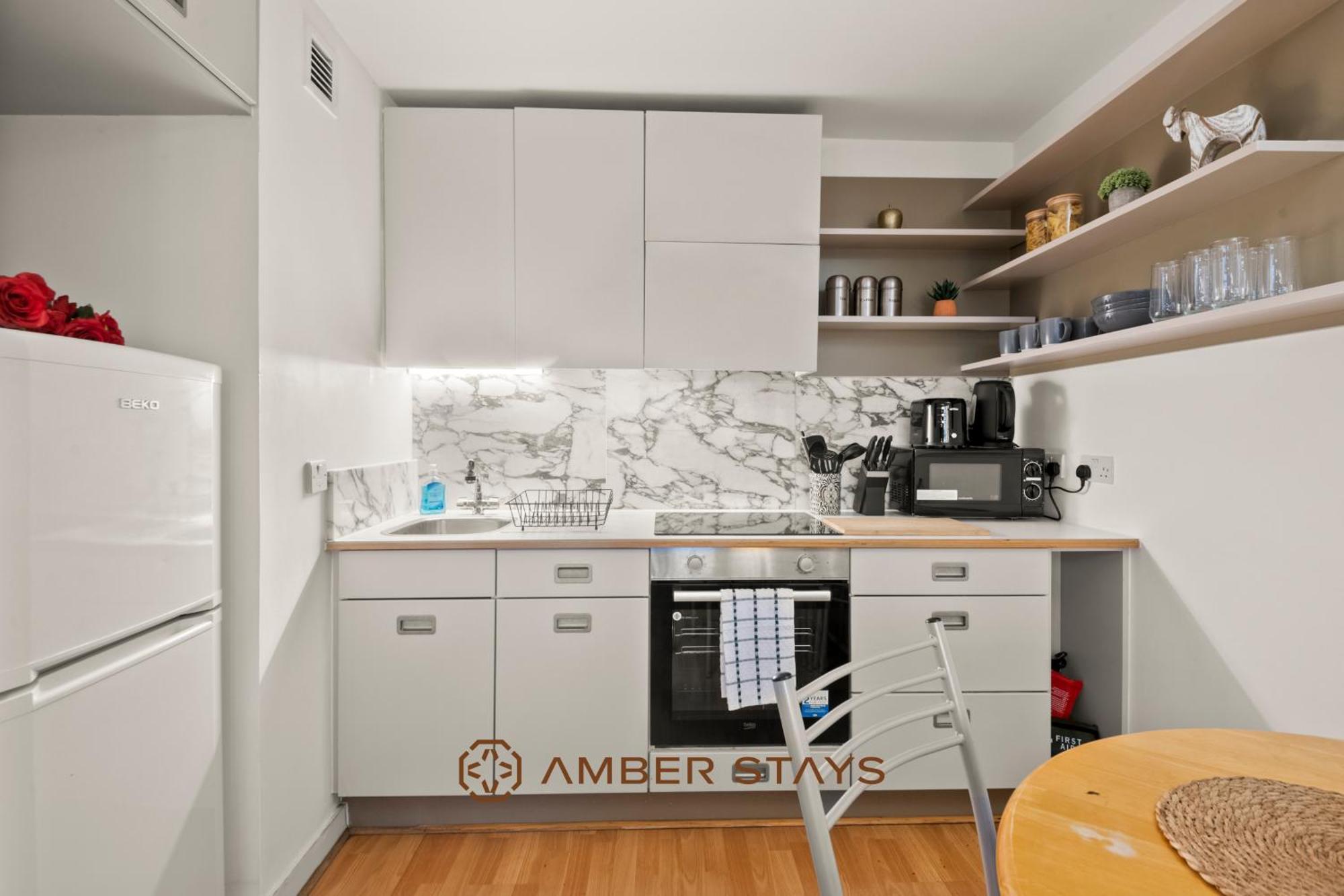 Modern 2 Bed In Greenwich, Perfect For Business & Contractors With Free Parking London