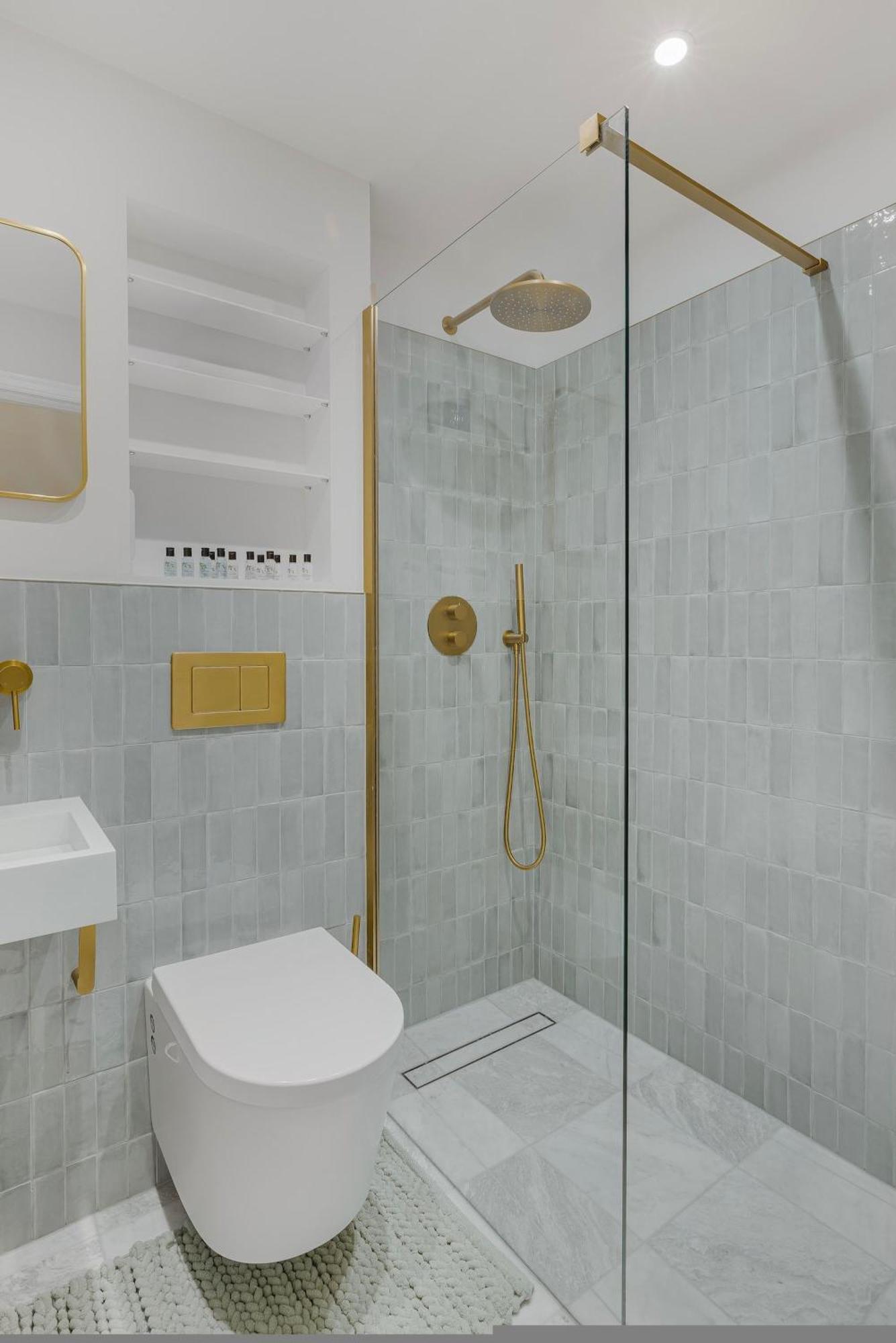 Kings Cross- 2 Bedroom Apartment *