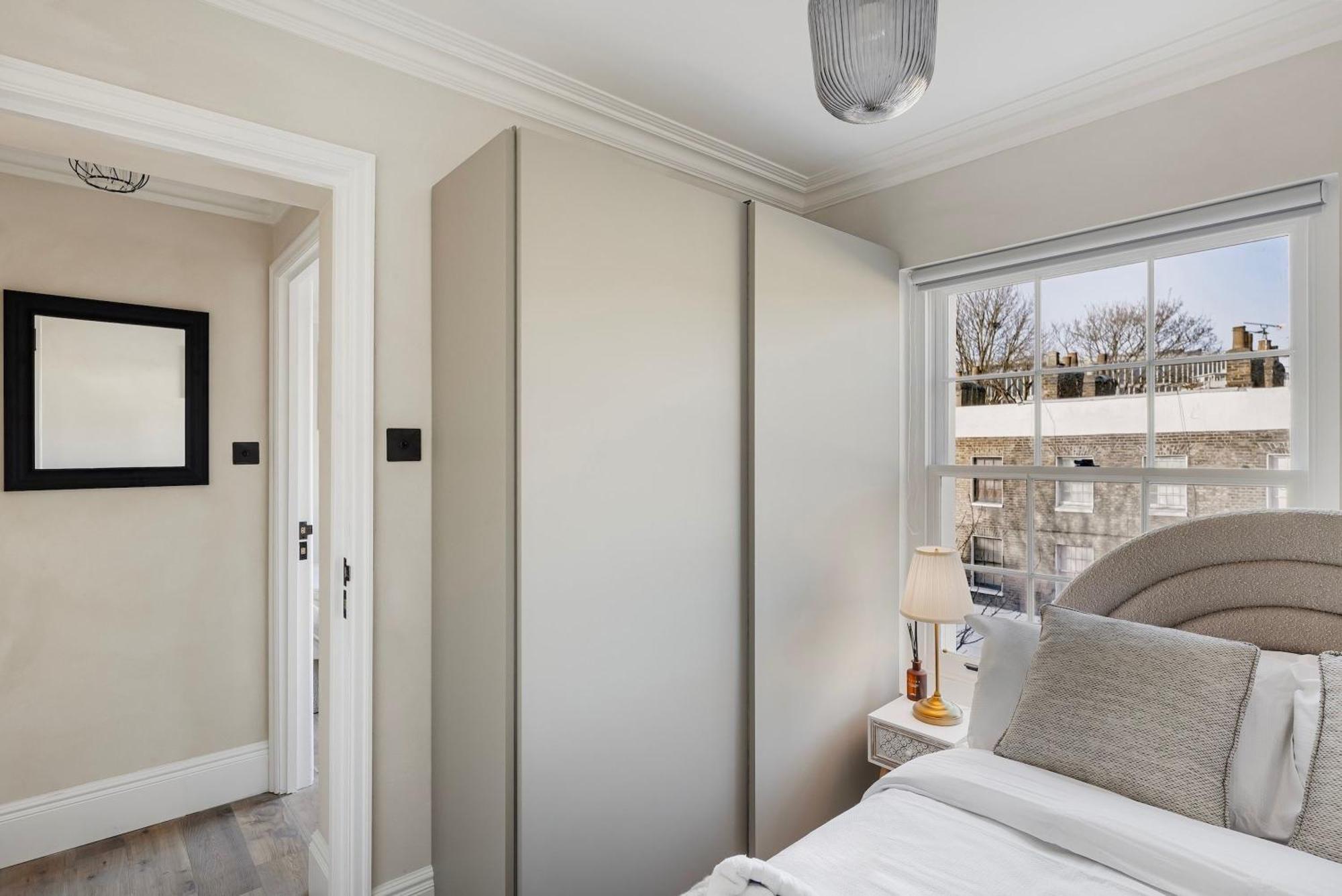 Kings Cross- 2 Bedroom Apartment *