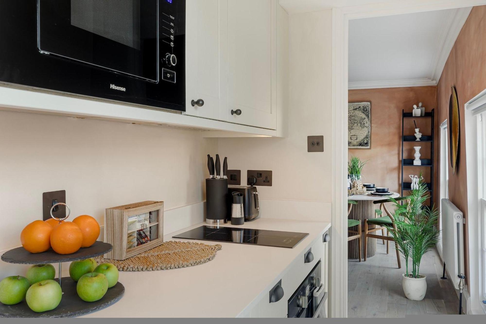 Kings Cross- 2 Bedroom Apartment *