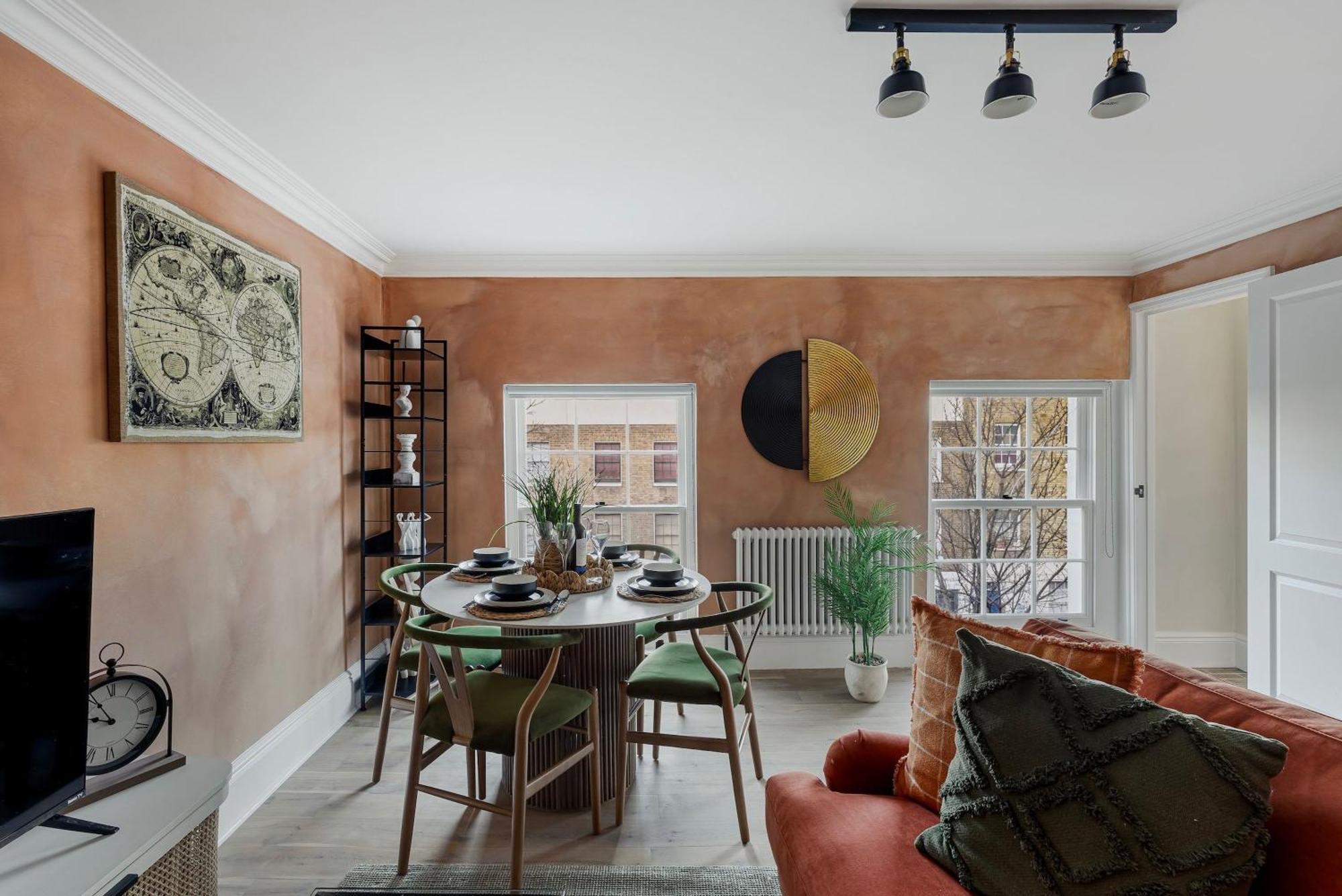 Kings Cross- 2 Bedroom Apartment *