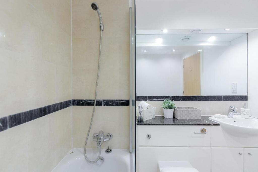 Contemporary 1-bedroom Near Tower Bridge & Bridge -ideal For Extended Apartment
