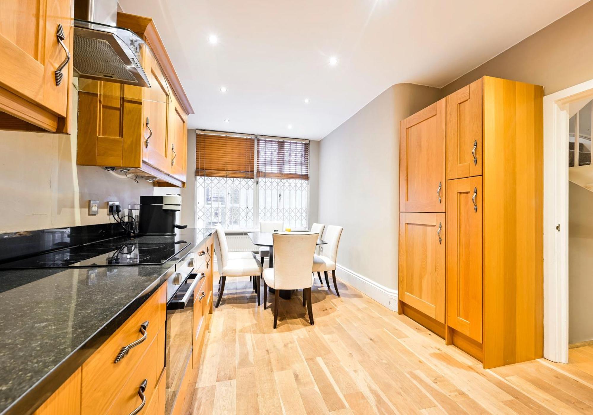Classic Knightsbridge Townhouse Ferienhaus
