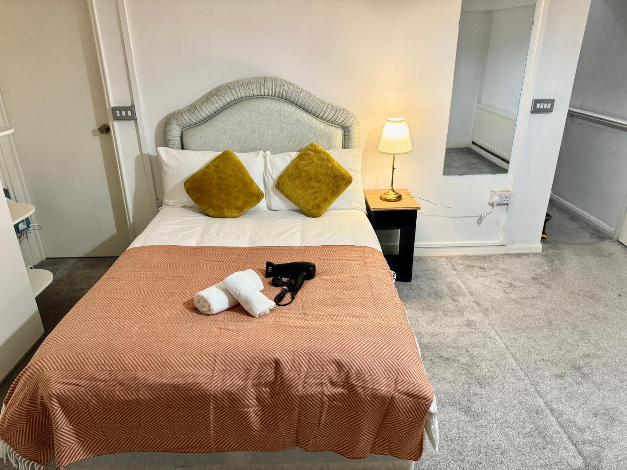 Private Bedrooms In Finsbury Park Station * Londra