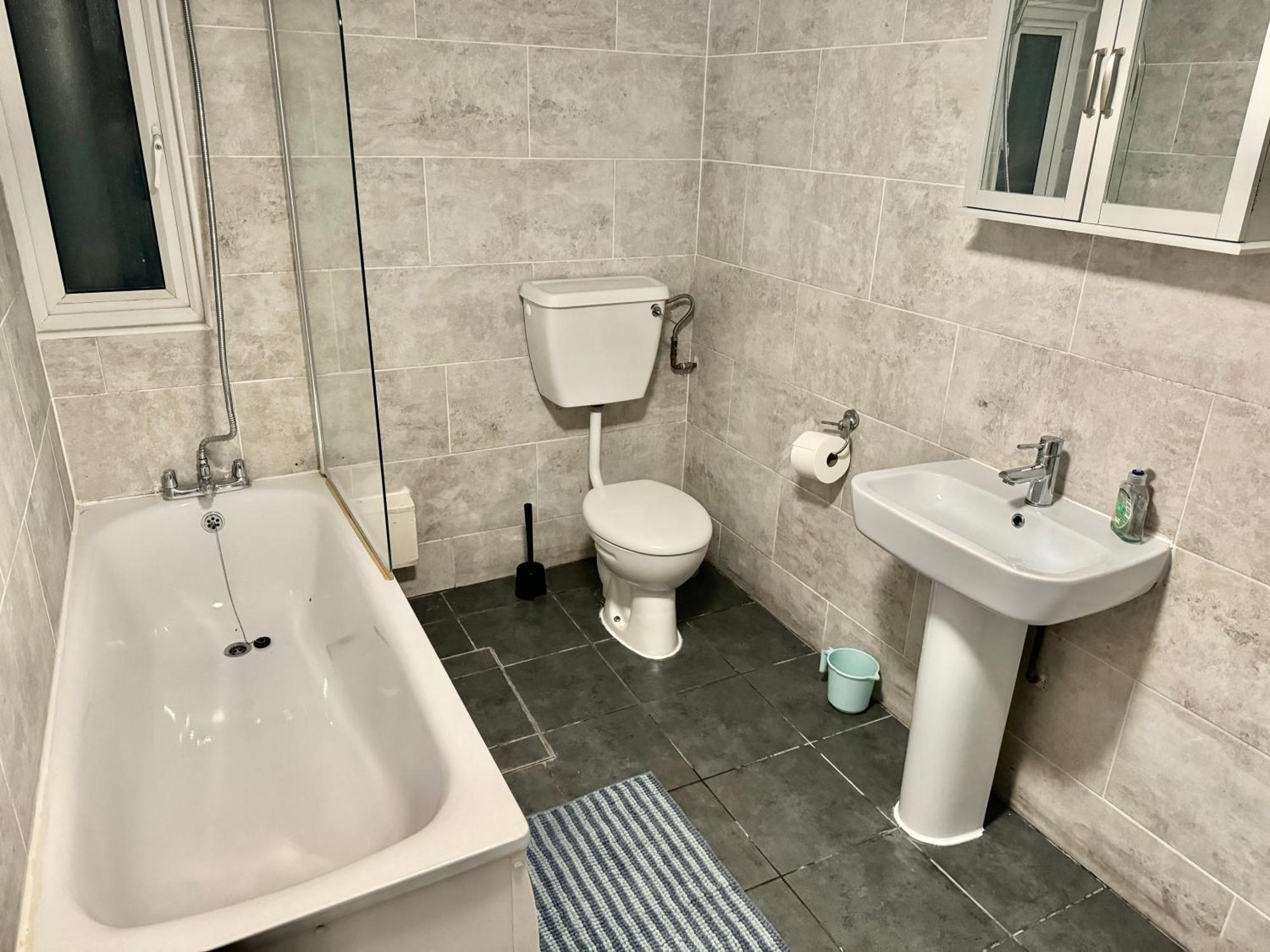 Private Bedrooms In Finsbury Park Station Londra