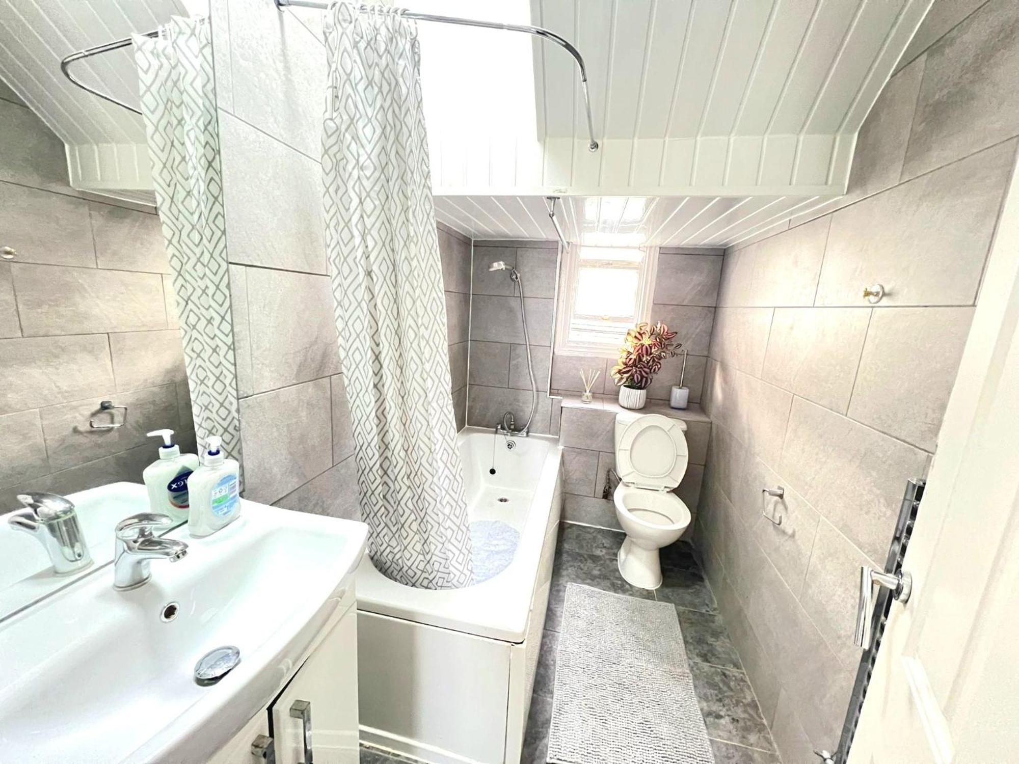 Appartement Comfortable 1-bedroom In The Heart Of *