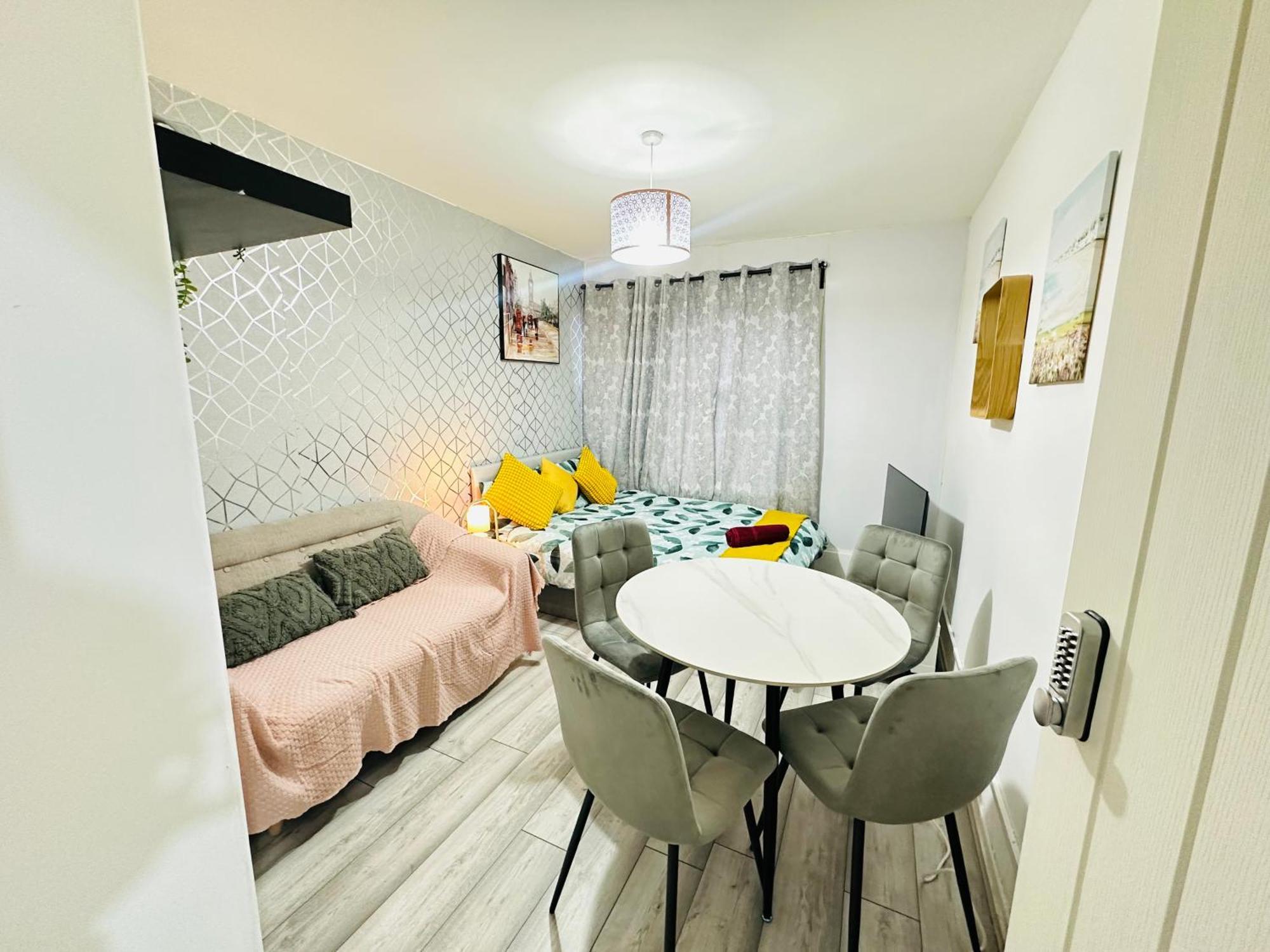 Flat In Aldgate East, Leilighet