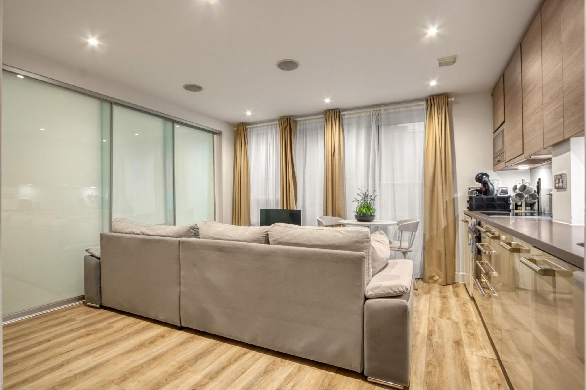 Lägenhet Stunning 1 Bed With Ac Next To Vauxhall Station *