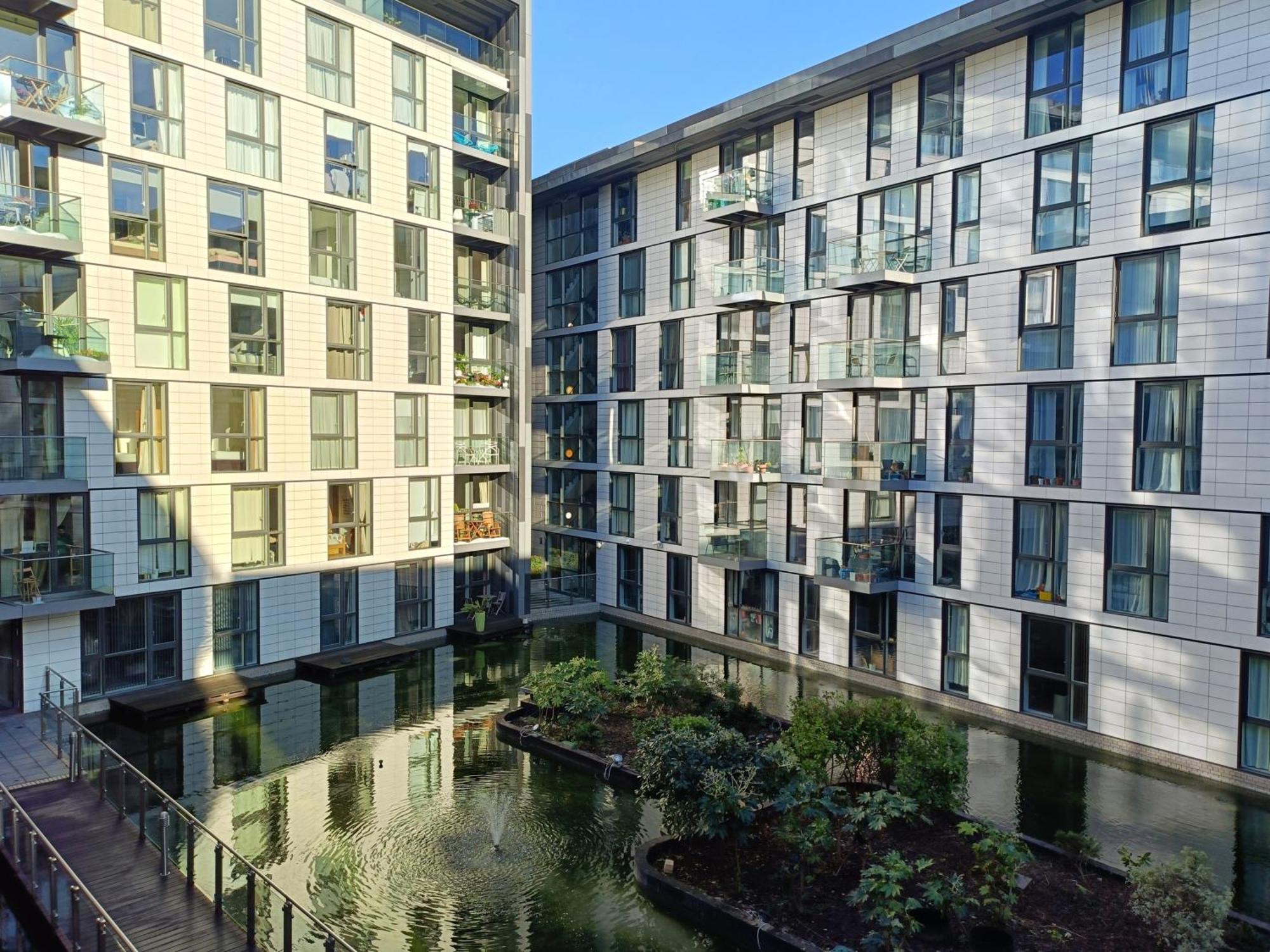 Apartment Tower Hill Serviced