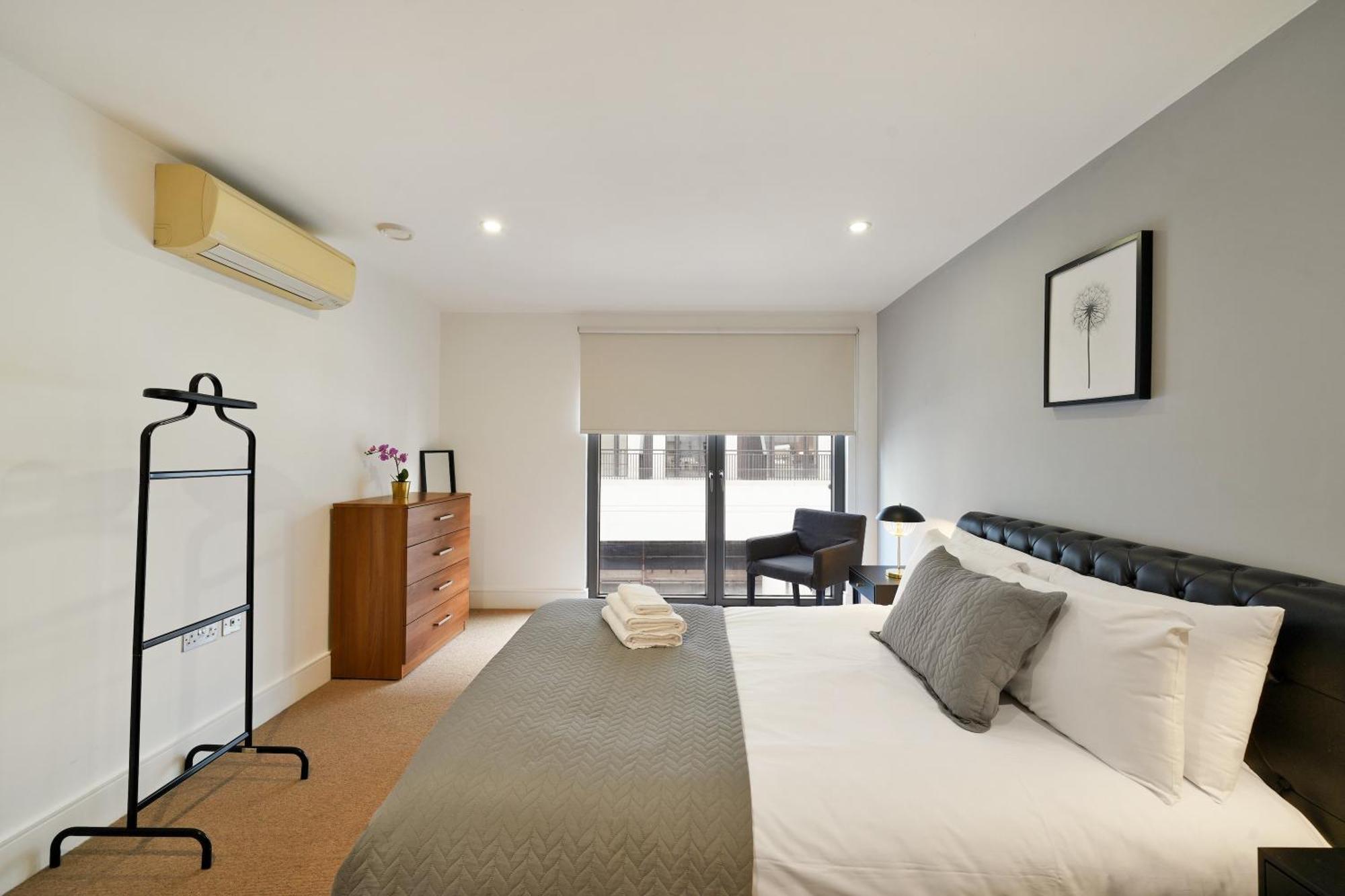 Modern In Bayswater Free Wifi & Aircon By Aparts Apartment