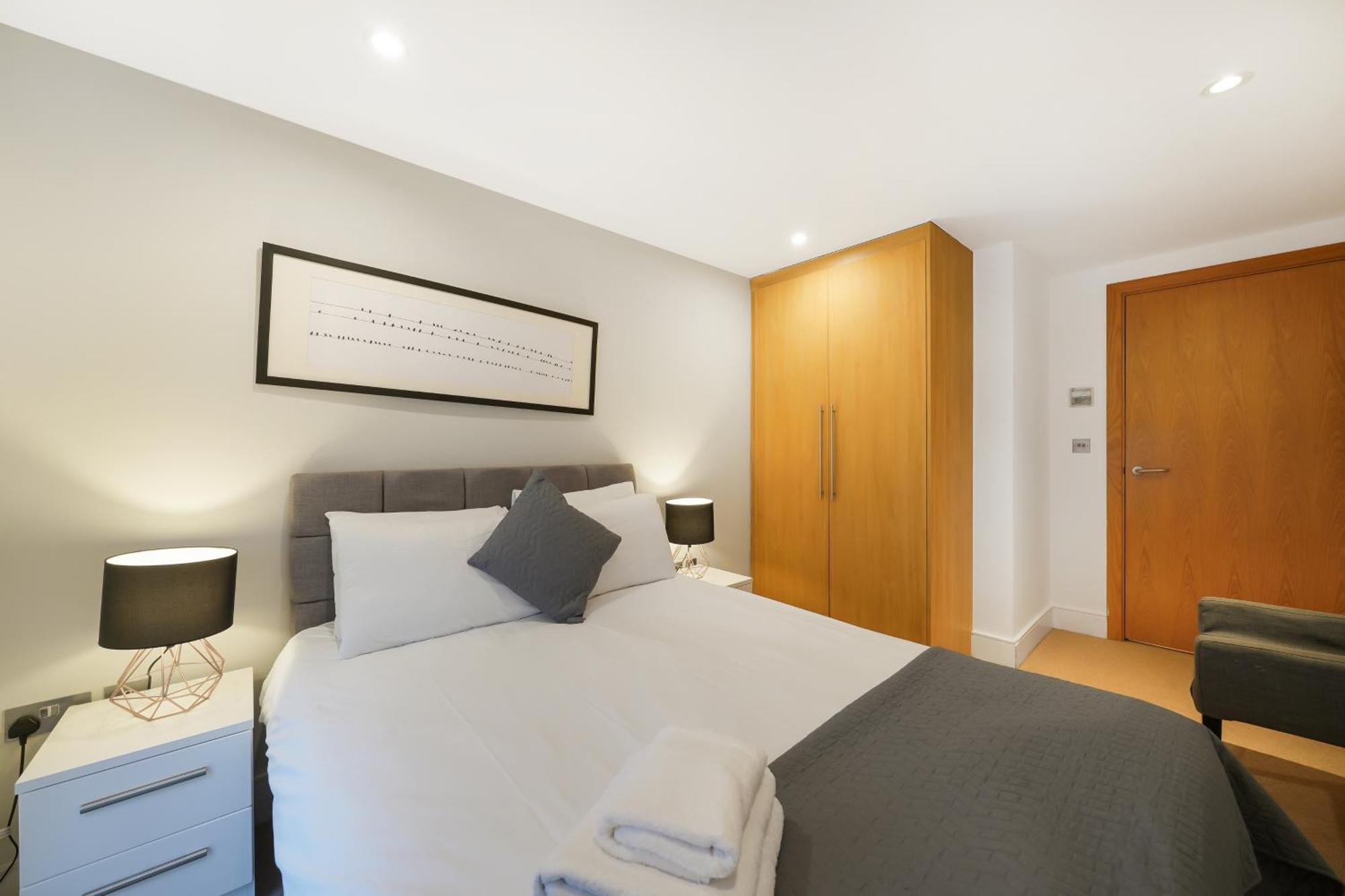 Modern In Bayswater Free Wifi & Aircon By Aparts Apartment *