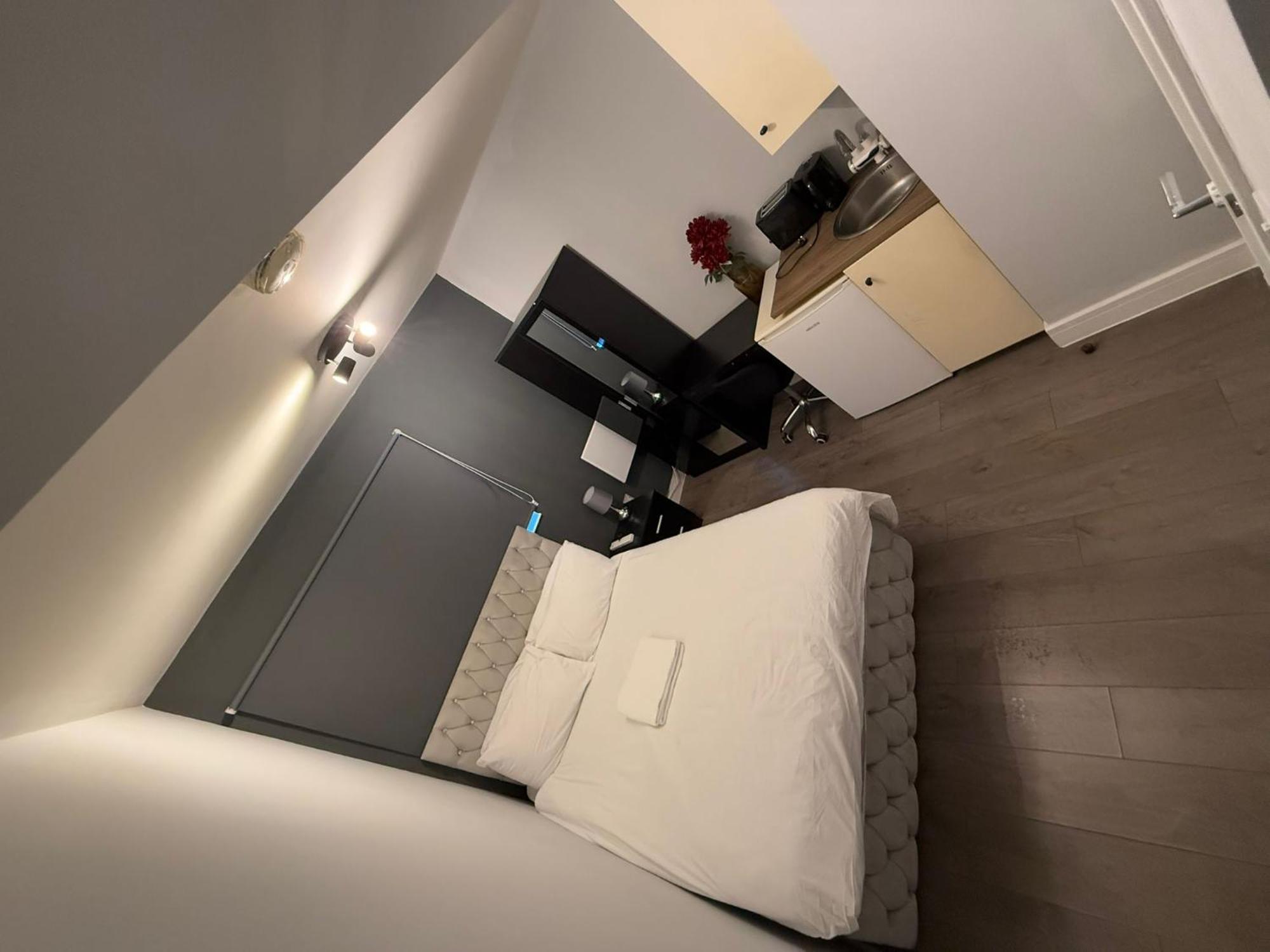Letzi Private En-suite Near Wembley * London