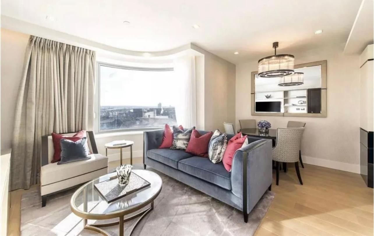 Luxury Riverside Leilighet