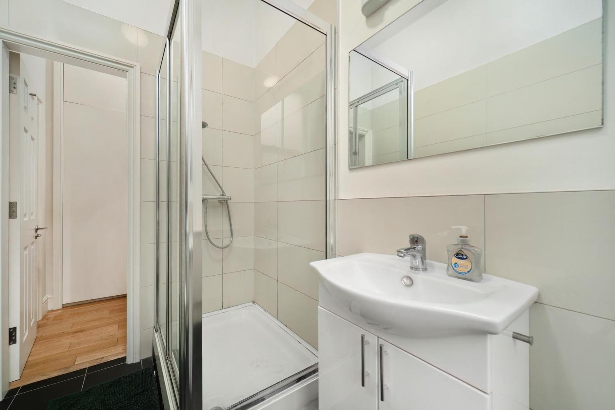 Paddington Modern Apartment