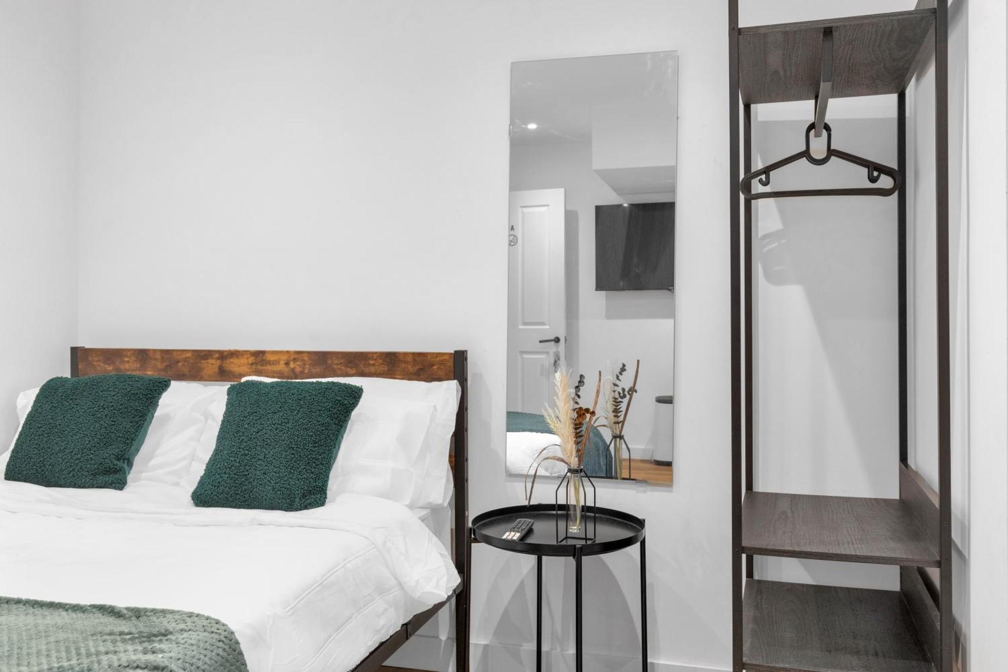Gjestgiverier Kensington With Private Bathroom & Garden
