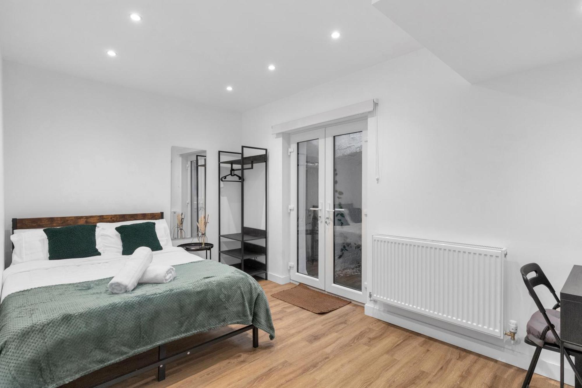 Kensington With Private Bathroom & Garden Gjestgiverier London