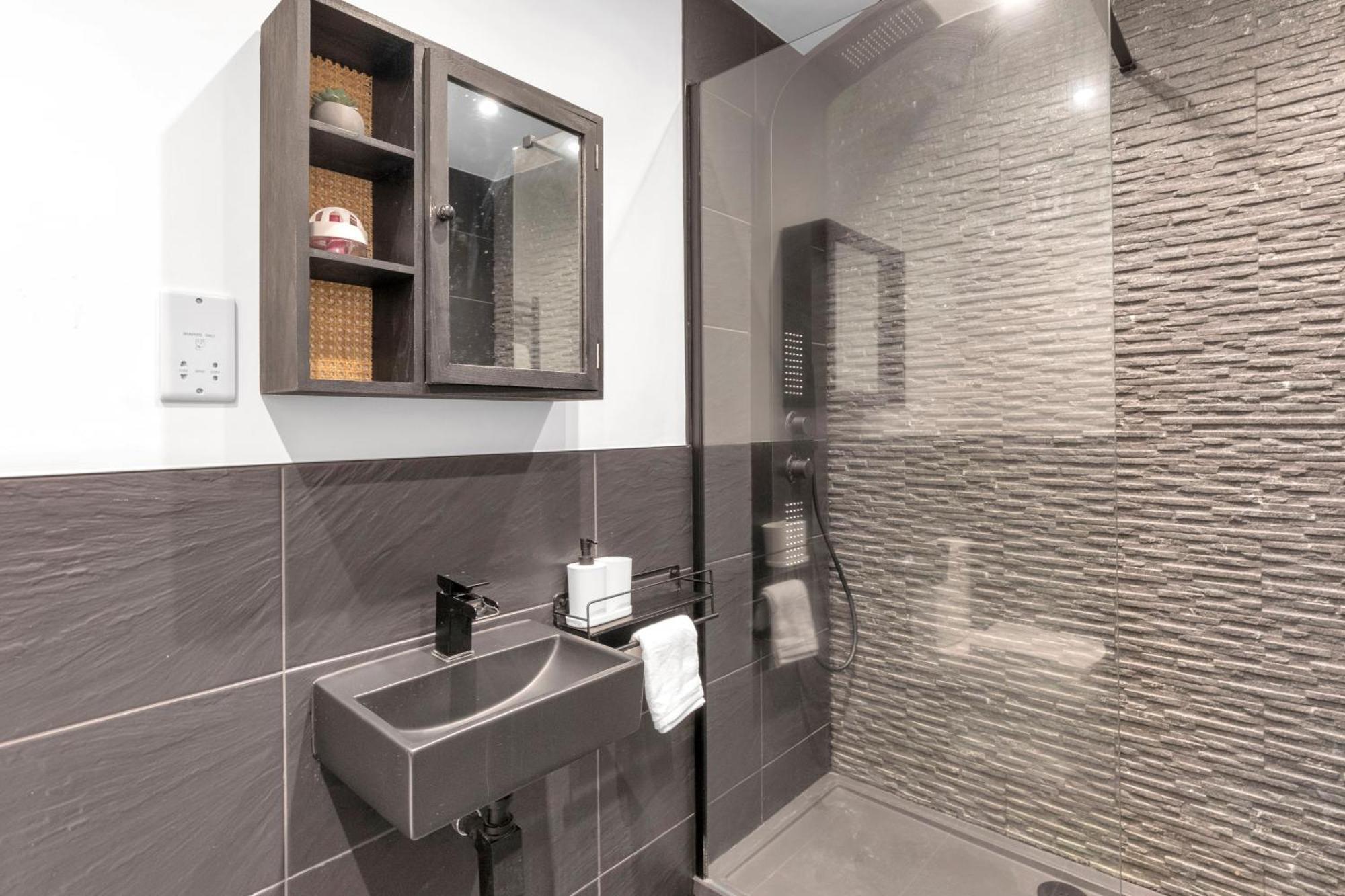 Gjestgiverier Kensington With Private Bathroom & Garden