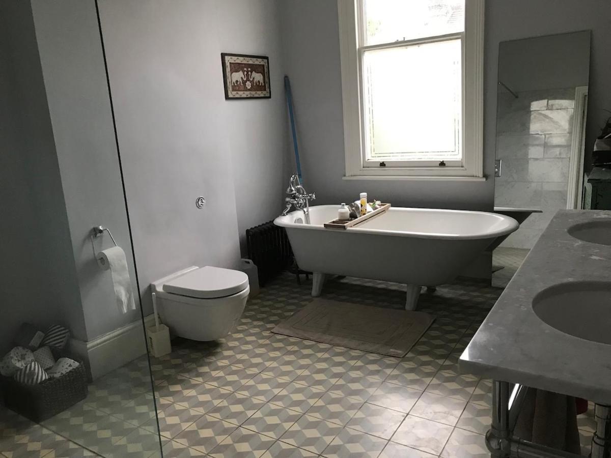 Villa Large Five Bed Victorian Family House With Large Garden Londen