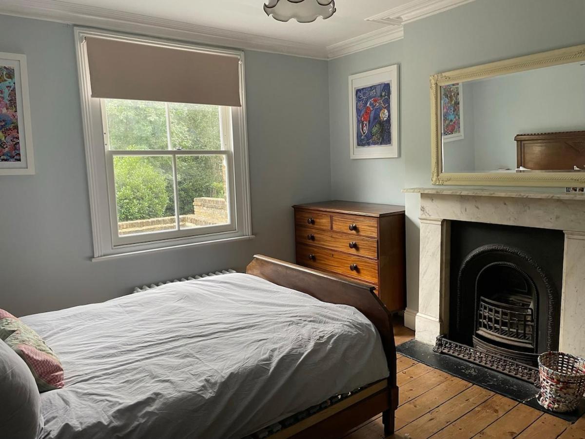 Large Five Bed Victorian Family House With Large Garden * Londen