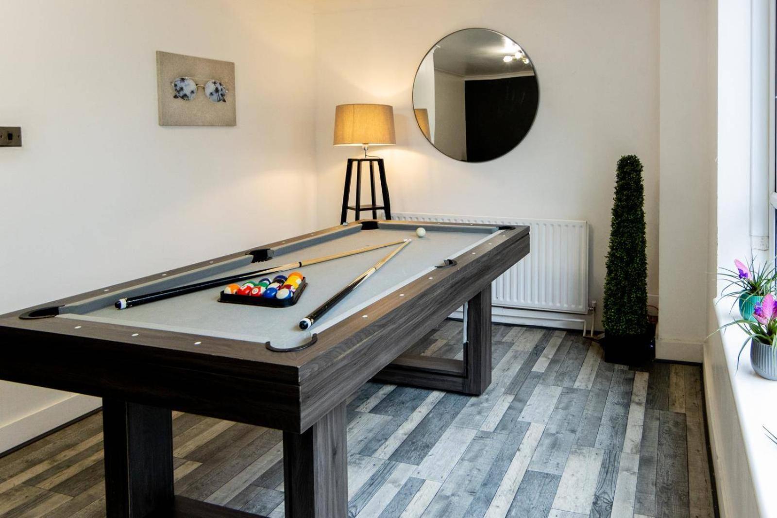 Housesleep14-freep-garden-bbq-patio-pooltable Londen