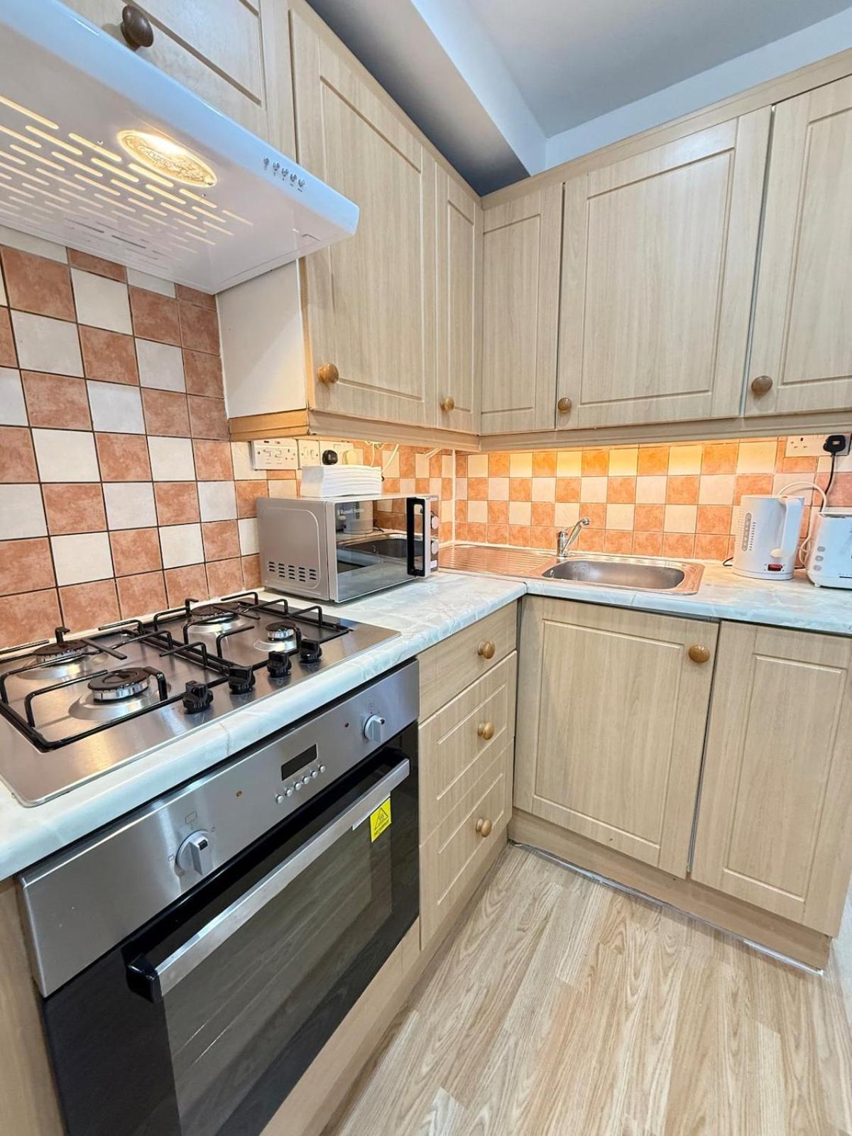 Charming 2-bed Flat In Elephant *