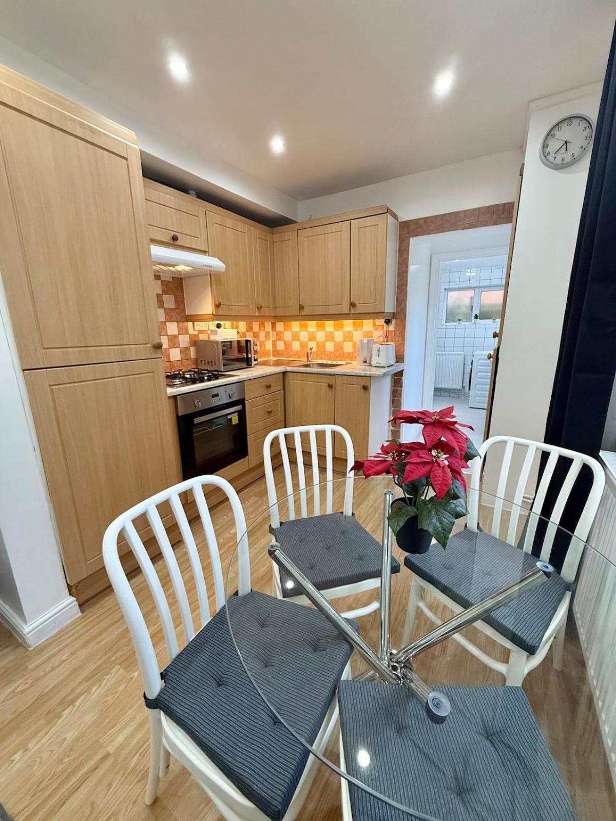 Charming 2-bed Flat In Elephant Apartment *