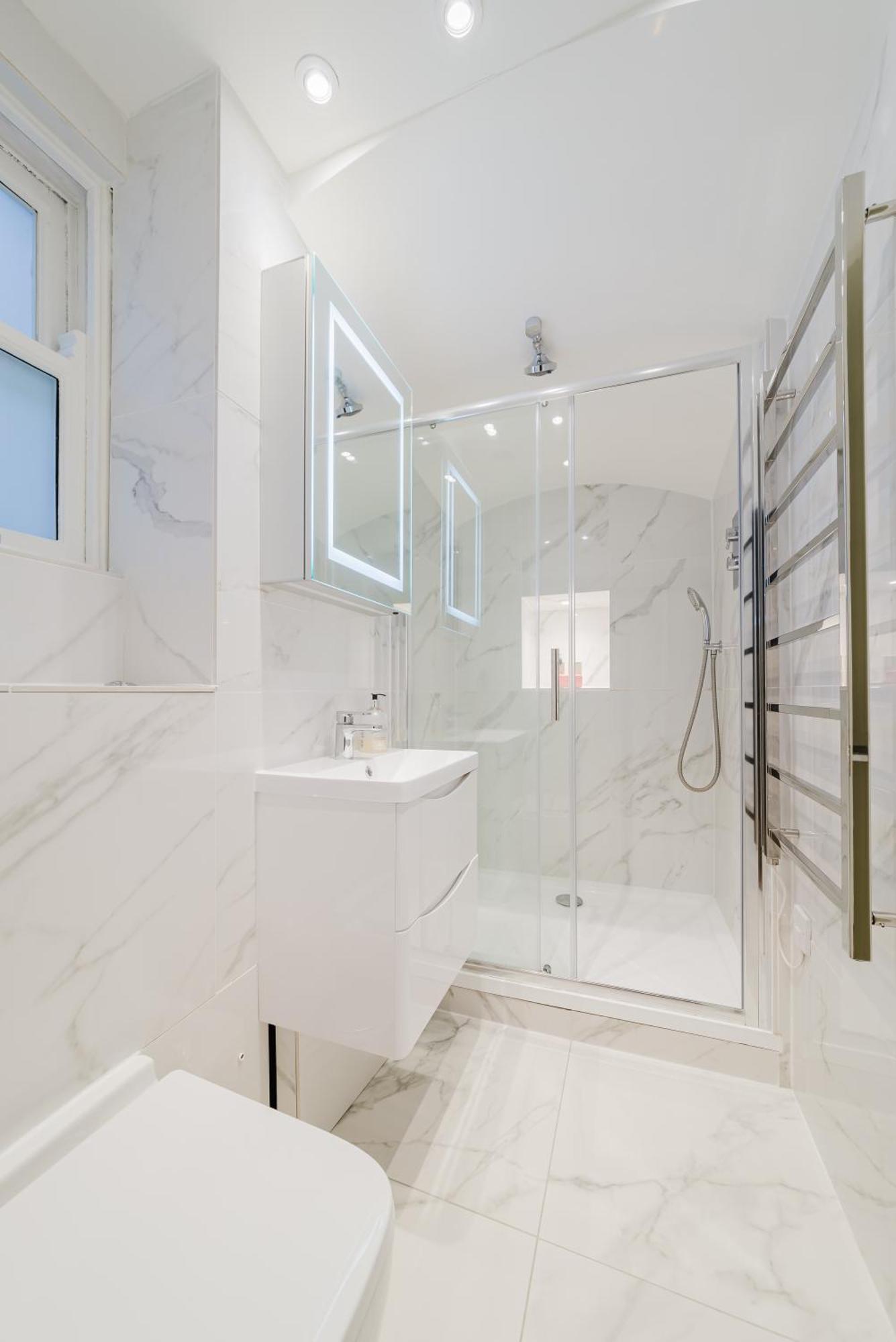 Great Location Luxury - Harrods Apartment *
