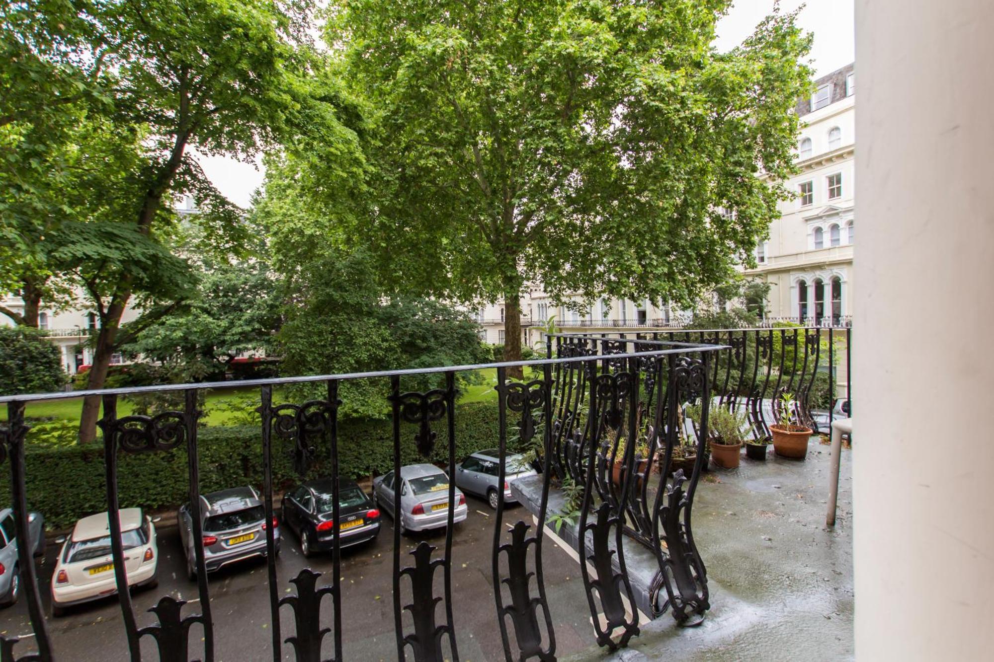Unique Bright With Private Balcony Londen