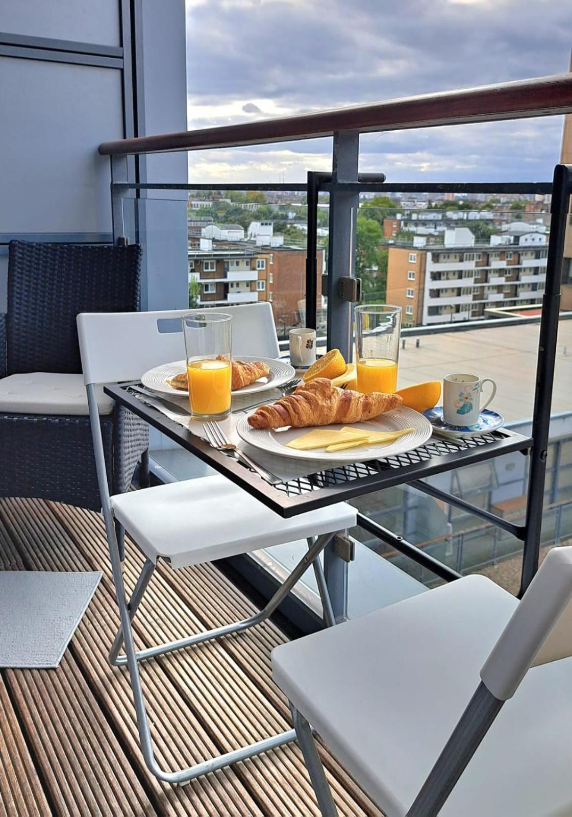 Vauxhall To Eye Guest house London