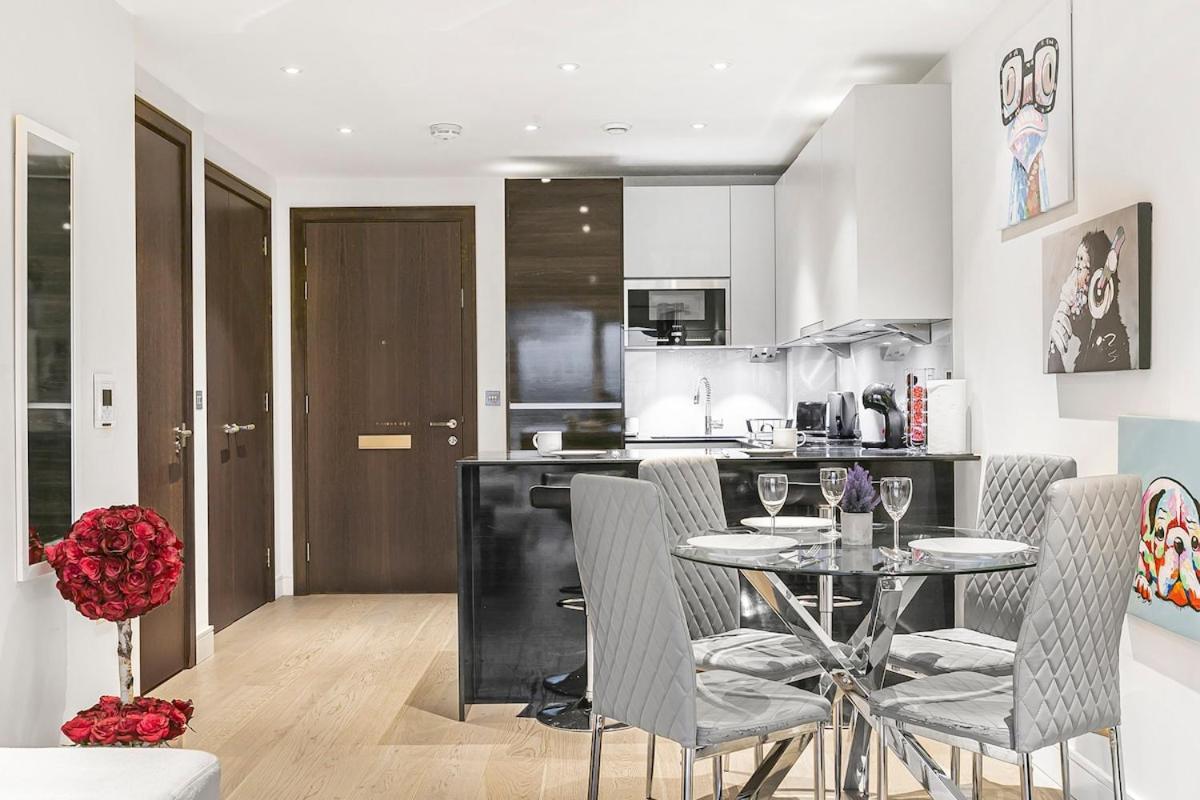 Chic Manhattan Retreat * London