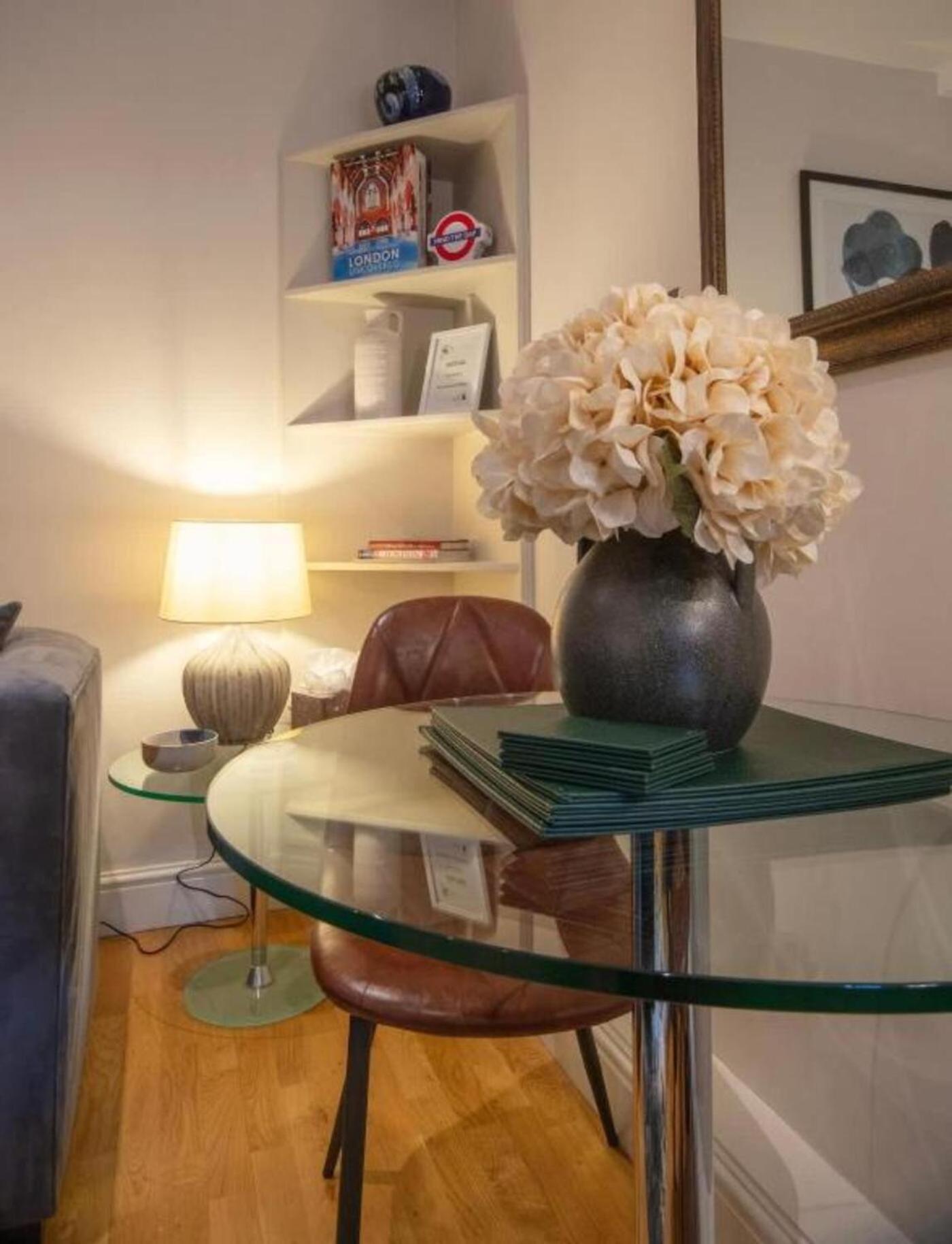 Chelsea One Bed Mins From Kings Road Lägenhet