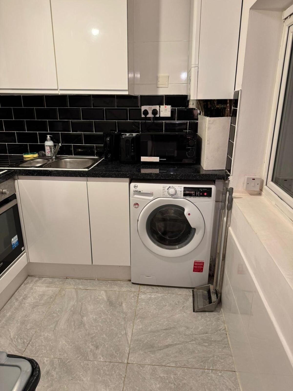 Cozy 2-bedroom Retreat In Kilburn Sf8 Lägenhet