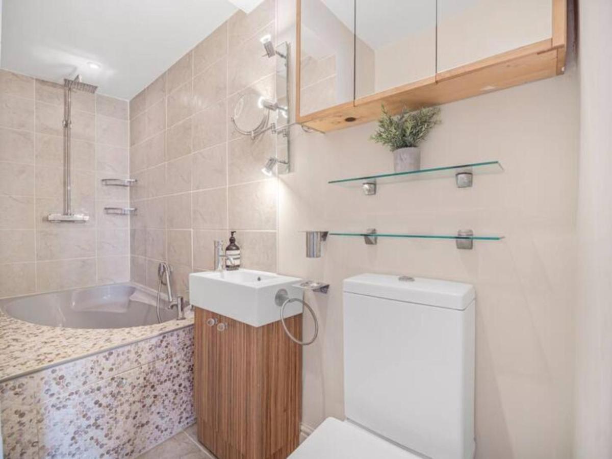 Lejlighed Chic & Cosy Flat With Terrace, 5-min Walk To Pimlico Tube, Pet-friendly London
