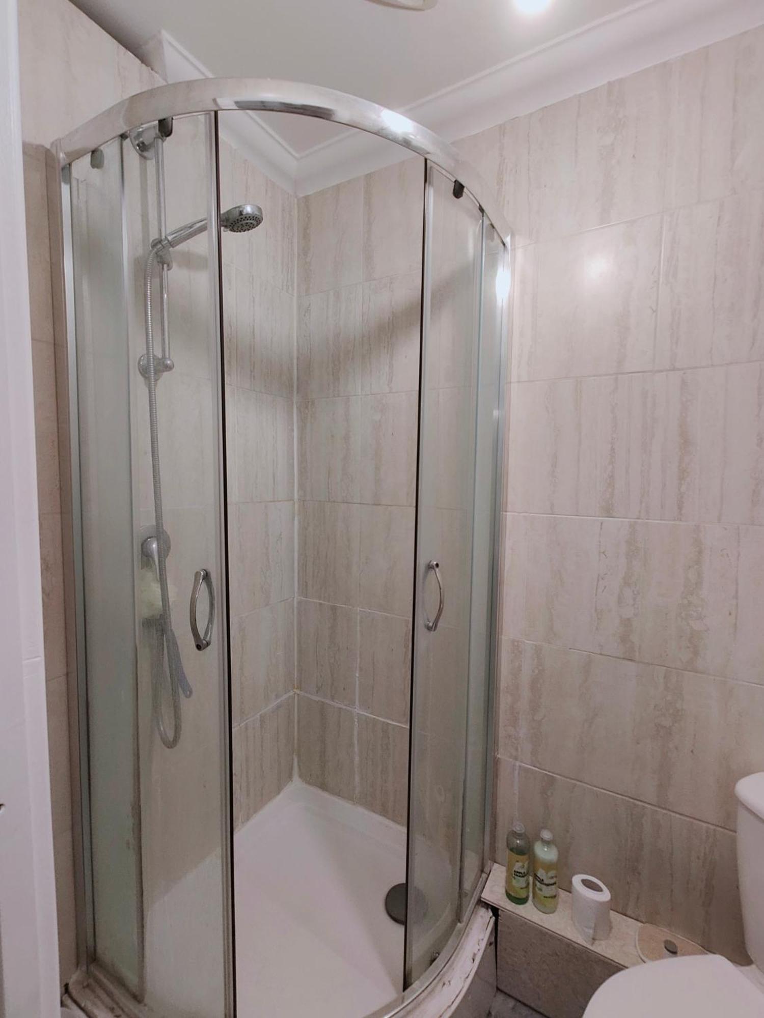 Spacious 4 Beds - Private Bathrooms In Canary Wharf Londra