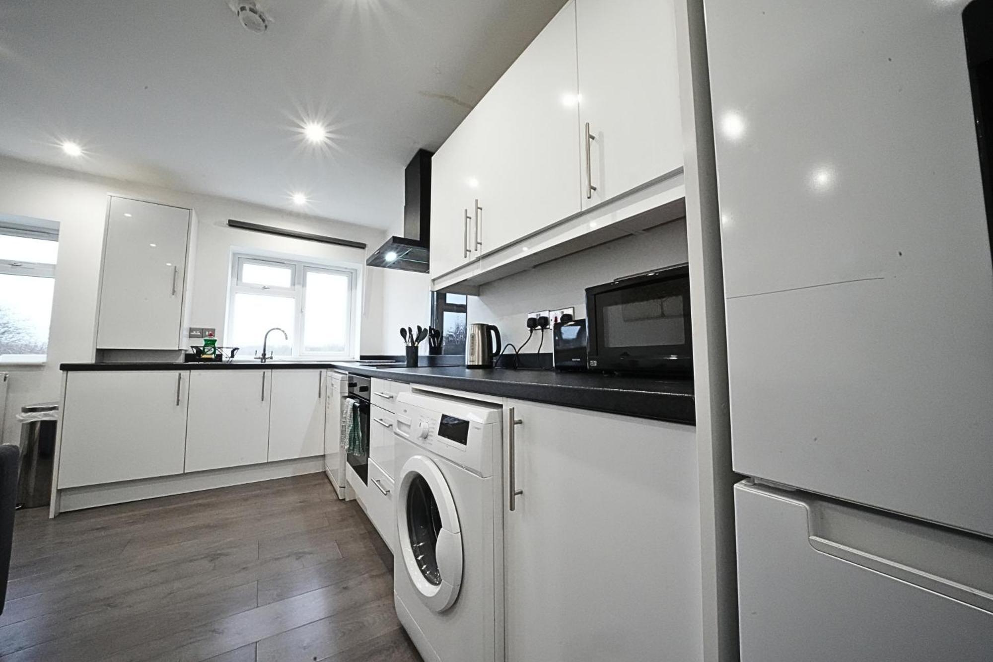 Hatton Heathrow Airport- Free Parking-free Underground To And From Heathrow Airport Hatton Cross Picture-see Fast Hatton Cross To 30min Appartamento
