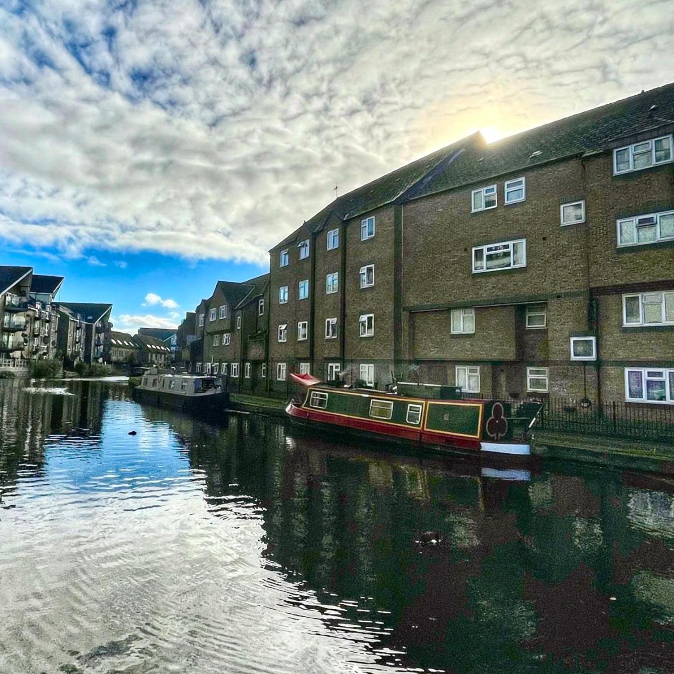 Appartamento A Fantastic One Double Bedroom Flat Londra