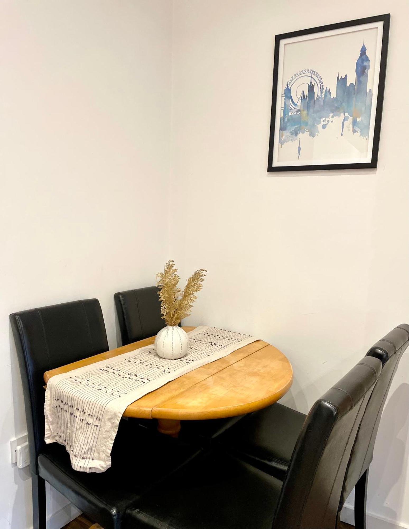A Fantastic One Double Bedroom Flat * Londra