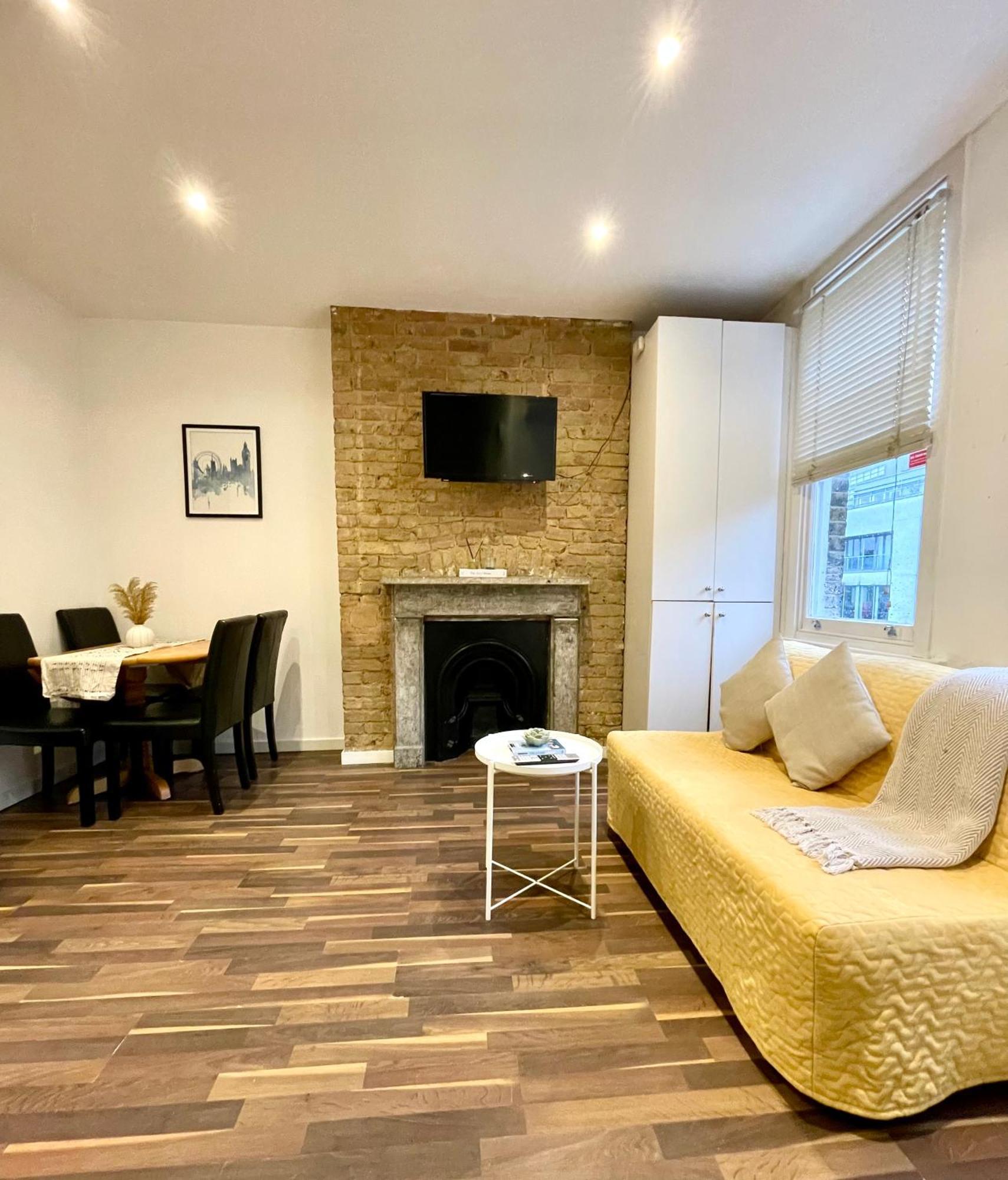 Appartamento A Fantastic One Double Bedroom Flat Londra