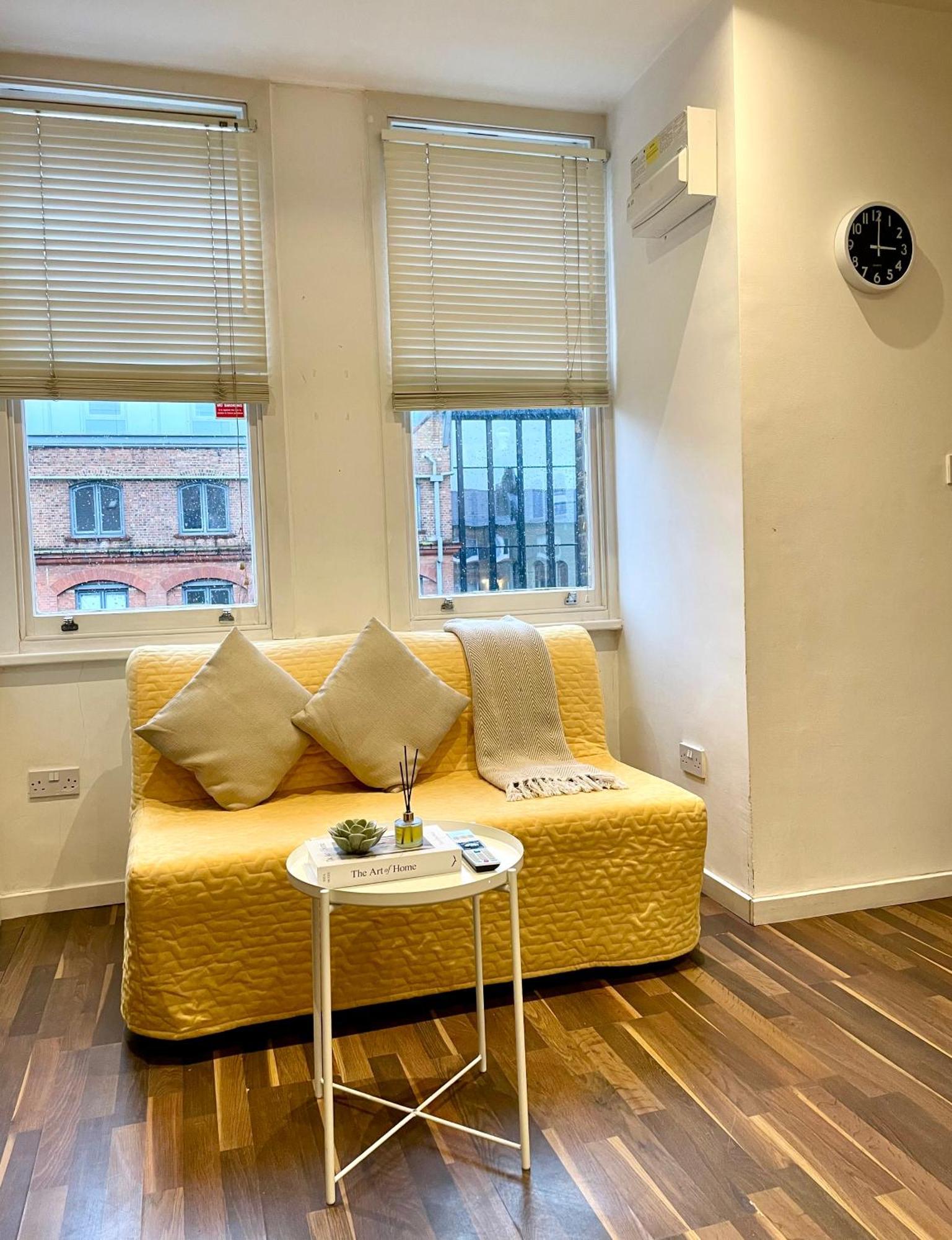 A Fantastic One Double Bedroom Flat * Londra